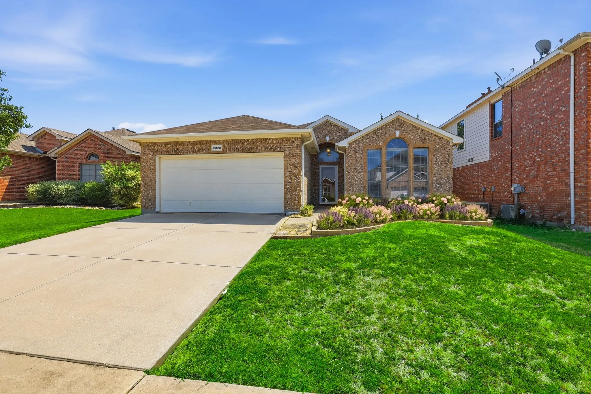 Single Family Residence For Sale in Tarrant County , 10120 Bull Run, Fort Worth, Texas 76177, 3 Bedroom, 2 Bathroom, 2 Garage spaces, 1,603 Sqft, built in 2007, mls#21339121, Real Estate Agent in Fort Worth, Homes For Sale in Tarrant county, Homes For Sale in Fort Worth, Realtor in Fort Worth Texas, Real Estate Brokerage Independent Realty Texas, Luminita Cordes Realtor