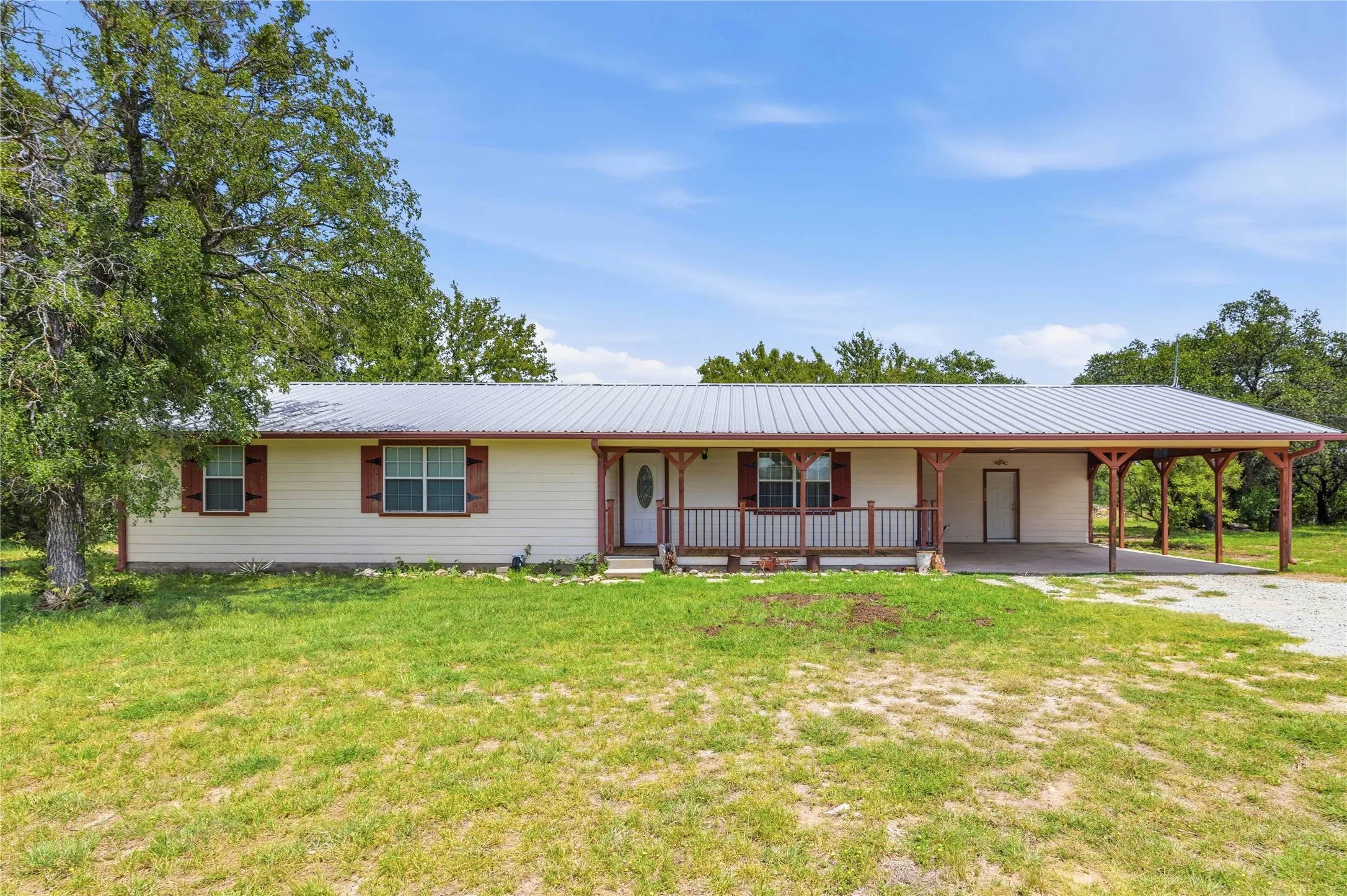 Single Family Residence For Sale in Brown County , 6070 Fm 3021, Brownwood, Texas 76801, 3 Bedroom, 2 Bathroom, Garage spaces, 1,469 Sqft, built in 2007, mls#21349802, Real Estate Agent in Brownwood, Homes For Sale in Brown county, Homes For Sale in Brownwood, Realtor in Brownwood Texas, Real Estate Brokerage Independent Realty Texas, Luminita Cordes Realtor