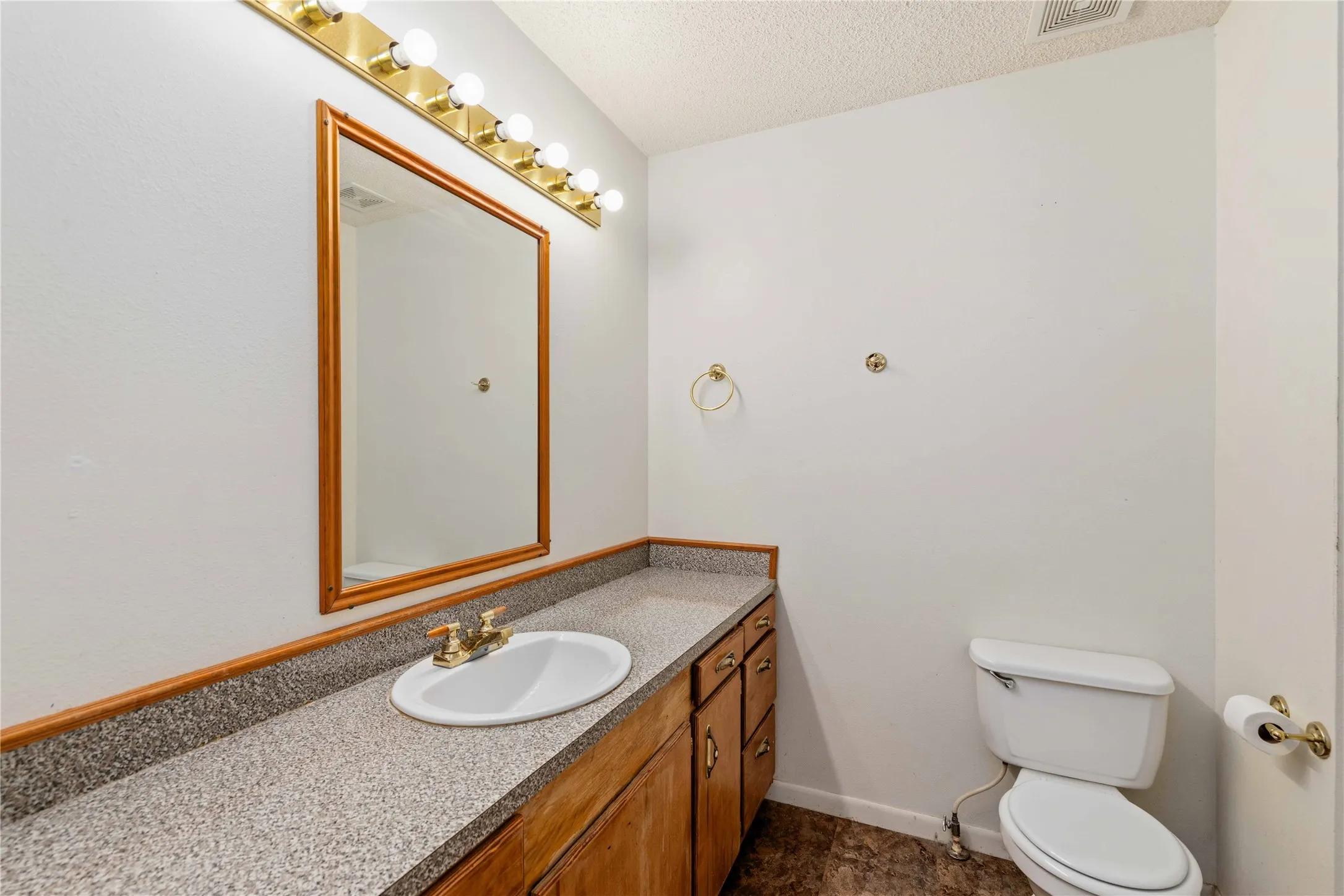 Single Family Residence For Sale in Brown County , 6070 Fm 3021, Brownwood, Texas 76801, 3 Bedroom, 2 Bathroom, Garage spaces, 1,469 Sqft, built in 2007, mls#21349802, Real Estate Agent in Brownwood, Homes For Sale in Brown county, Homes For Sale in Brownwood, Realtor in Brownwood Texas, Real Estate Brokerage Independent Realty Texas, Luminita Cordes Realtor