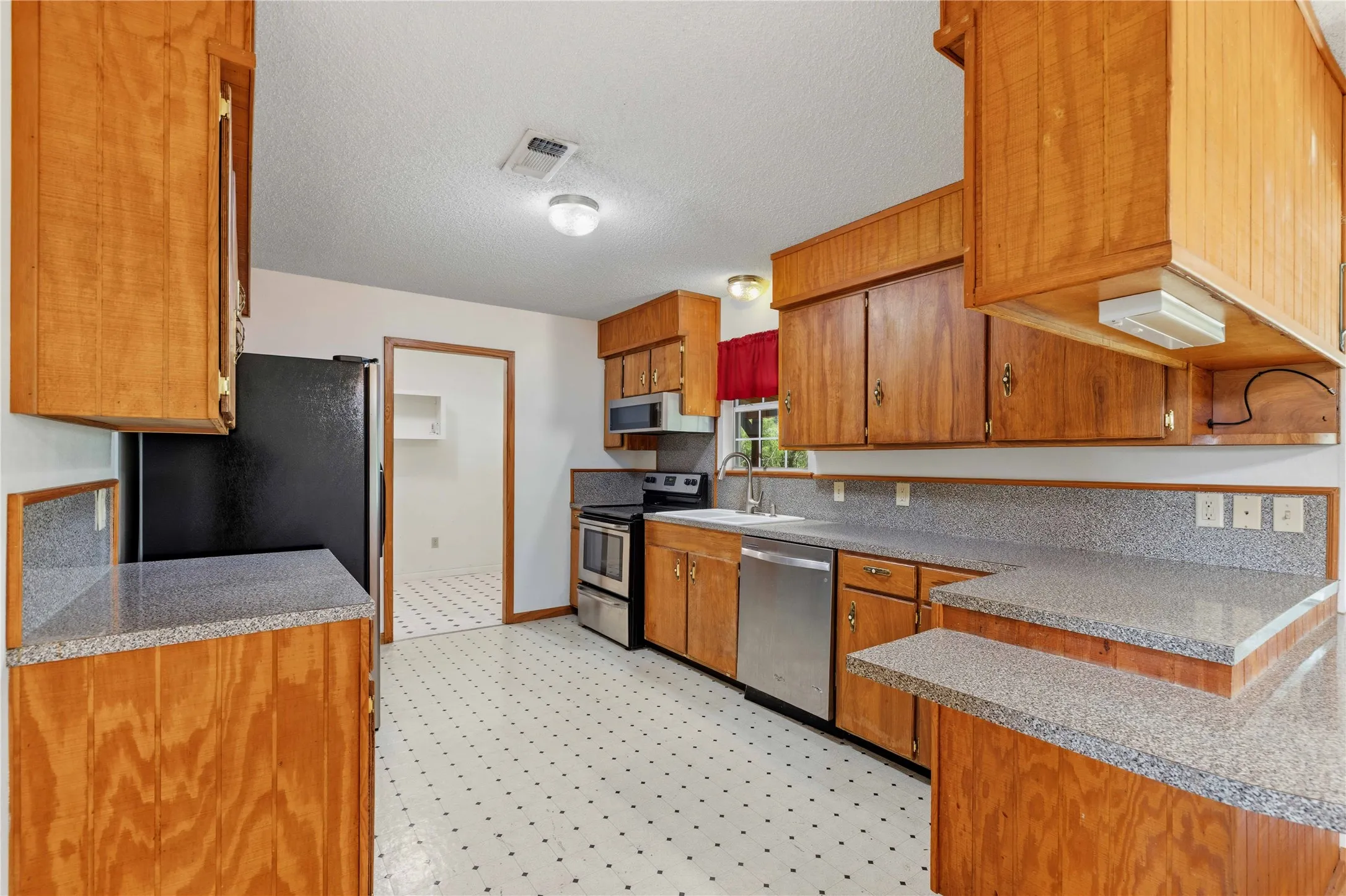 Single Family Residence For Sale in Brown County , 6070 Fm 3021, Brownwood, Texas 76801, 3 Bedroom, 2 Bathroom, Garage spaces, 1,469 Sqft, built in 2007, mls#21349802, Real Estate Agent in Brownwood, Homes For Sale in Brown county, Homes For Sale in Brownwood, Realtor in Brownwood Texas, Real Estate Brokerage Independent Realty Texas, Luminita Cordes Realtor