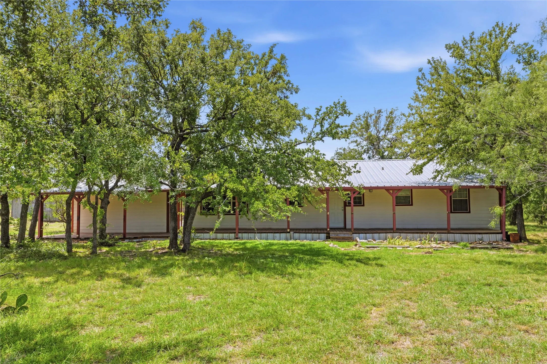 Single Family Residence For Sale in Brown County , 6070 Fm 3021, Brownwood, Texas 76801, 3 Bedroom, 2 Bathroom, Garage spaces, 1,469 Sqft, built in 2007, mls#21349802, Real Estate Agent in Brownwood, Homes For Sale in Brown county, Homes For Sale in Brownwood, Realtor in Brownwood Texas, Real Estate Brokerage Independent Realty Texas, Luminita Cordes Realtor