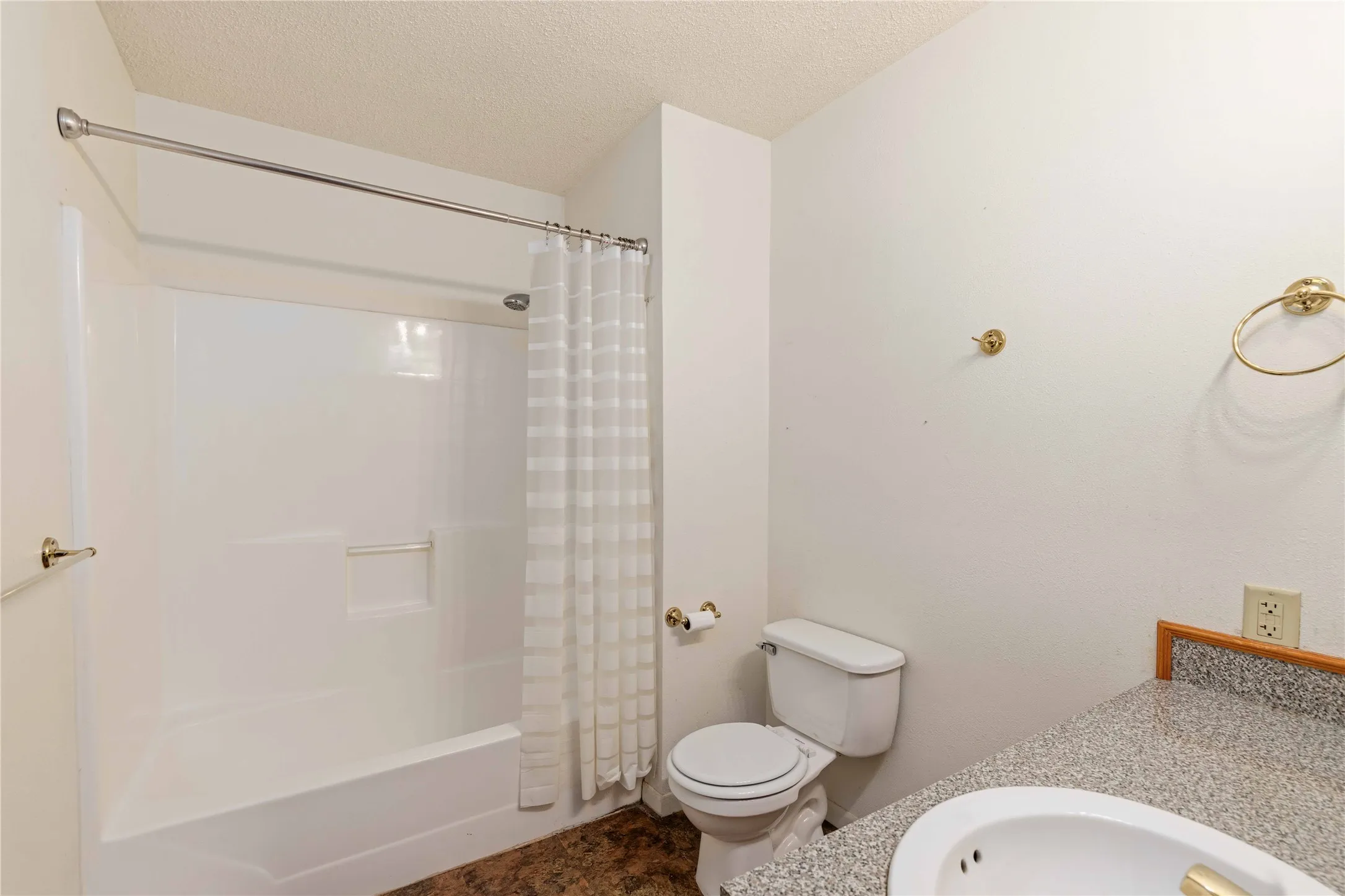 Single Family Residence For Sale in Brown County , 6070 Fm 3021, Brownwood, Texas 76801, 3 Bedroom, 2 Bathroom, Garage spaces, 1,469 Sqft, built in 2007, mls#21349802, Real Estate Agent in Brownwood, Homes For Sale in Brown county, Homes For Sale in Brownwood, Realtor in Brownwood Texas, Real Estate Brokerage Independent Realty Texas, Luminita Cordes Realtor