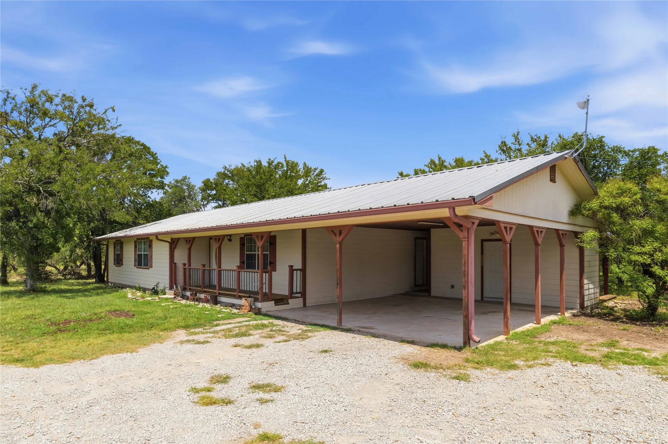Single Family Residence For Sale in Brown County , 6070 Fm 3021, Brownwood, Texas 76801, 3 Bedroom, 2 Bathroom, Garage spaces, 1,469 Sqft, built in 2007, mls#21349802, Real Estate Agent in Brownwood, Homes For Sale in Brown county, Homes For Sale in Brownwood, Realtor in Brownwood Texas, Real Estate Brokerage Independent Realty Texas, Luminita Cordes Realtor