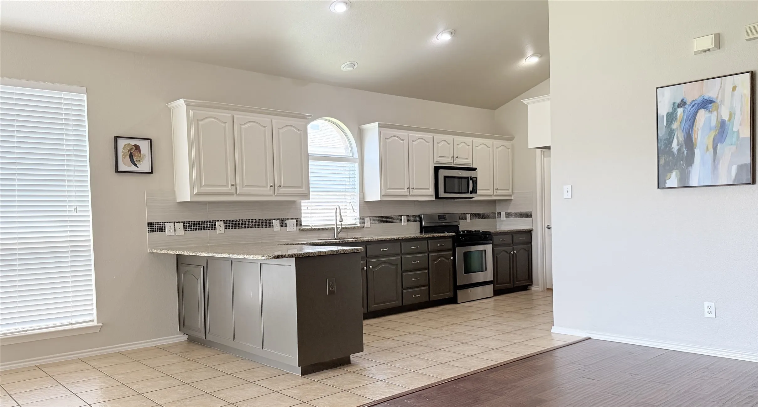 Single Family Residence For Sale in Tarrant County , 7901 Roswell Court, Arlington, Texas 76002, 4 Bedroom, 2 Bathroom, 2 Garage spaces, 1,776 Sqft, built in 2006, mls#21349597, Real Estate Agent in Arlington, Homes For Sale in Tarrant county, Homes For Sale in Arlington, Realtor in Arlington Texas, Real Estate Brokerage Independent Realty Texas, Luminita Cordes Realtor