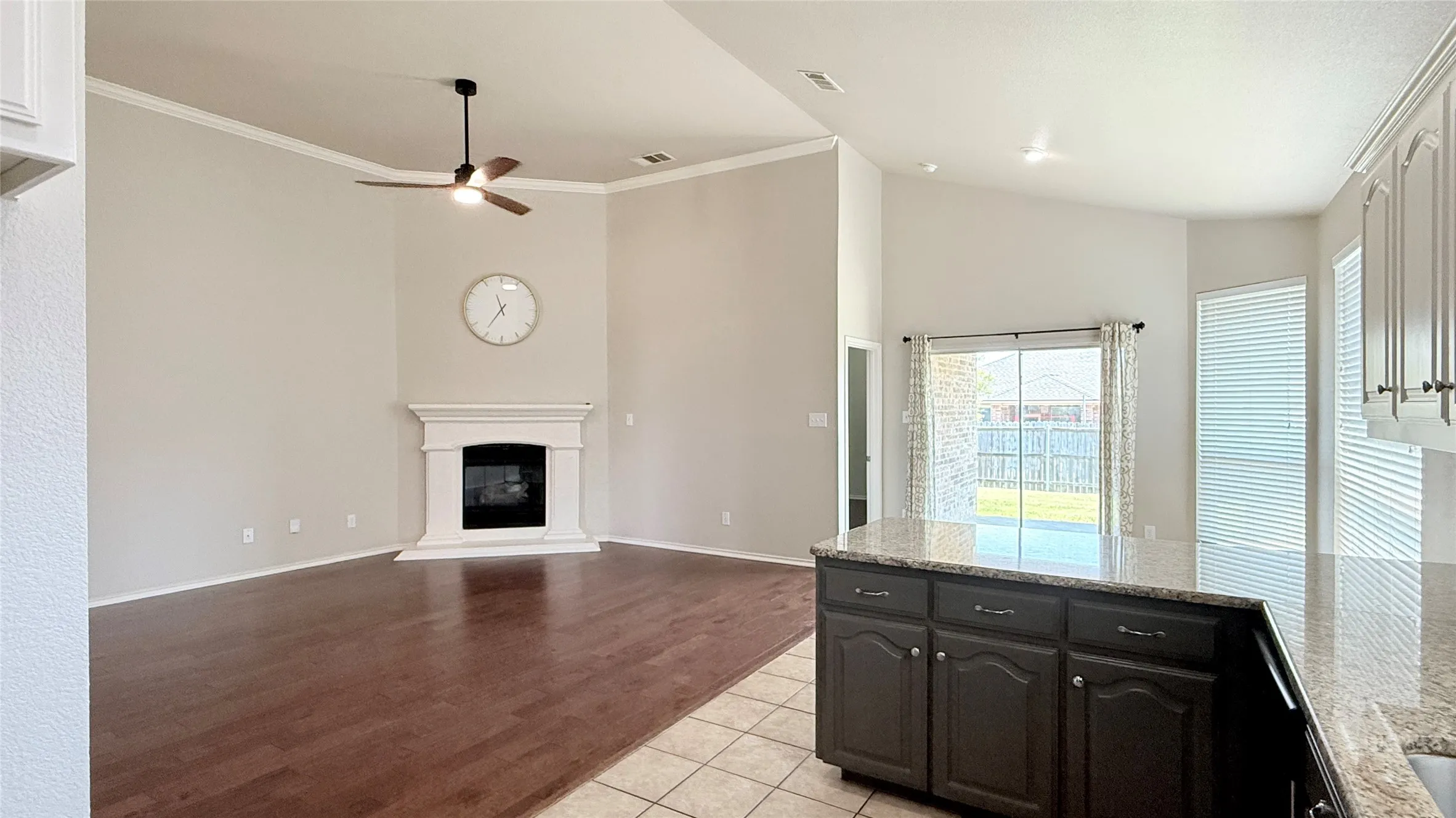 Single Family Residence For Sale in Tarrant County , 7901 Roswell Court, Arlington, Texas 76002, 4 Bedroom, 2 Bathroom, 2 Garage spaces, 1,776 Sqft, built in 2006, mls#21349597, Real Estate Agent in Arlington, Homes For Sale in Tarrant county, Homes For Sale in Arlington, Realtor in Arlington Texas, Real Estate Brokerage Independent Realty Texas, Luminita Cordes Realtor