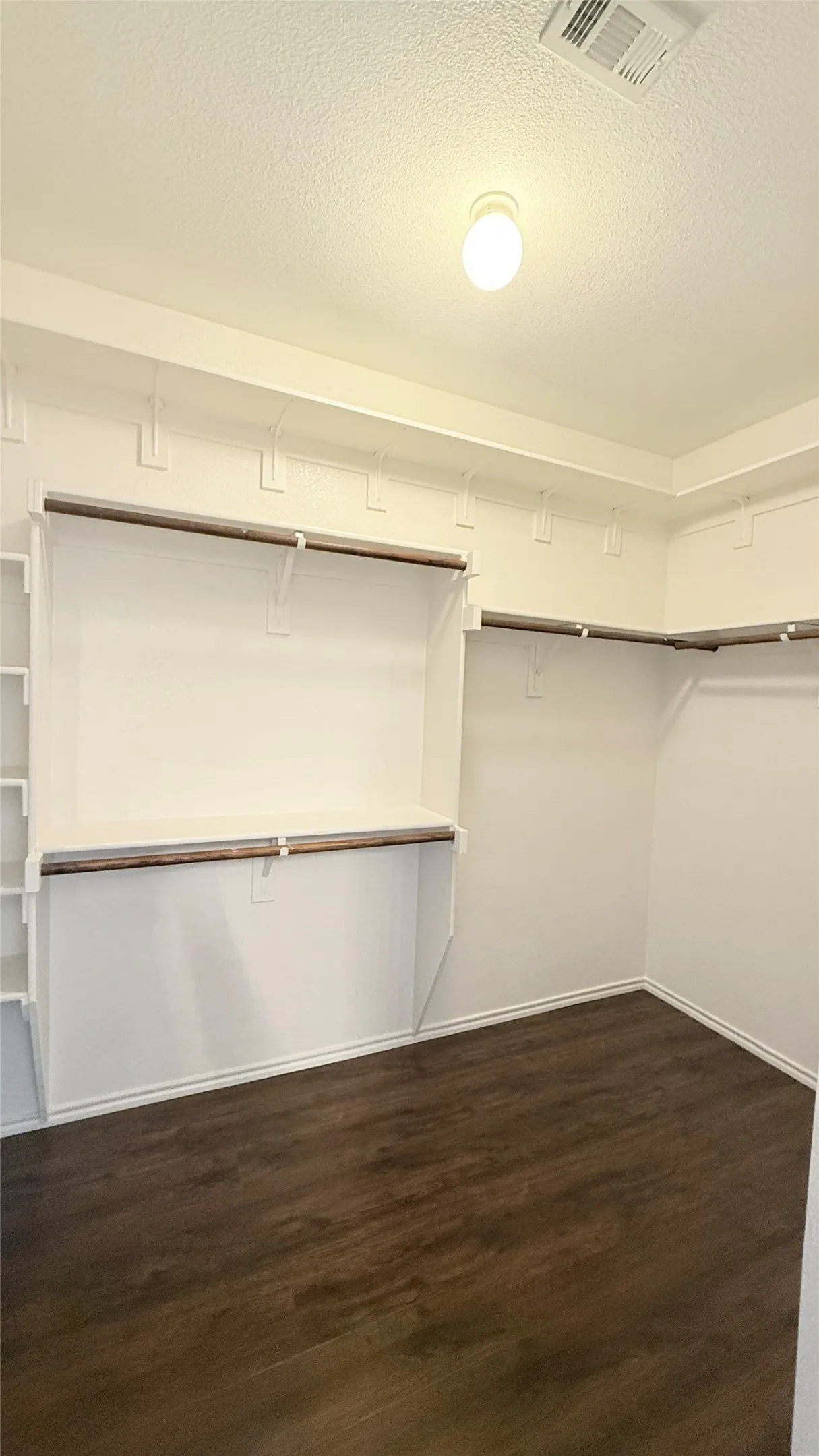 Single Family Residence For Sale in Tarrant County , 7901 Roswell Court, Arlington, Texas 76002, 4 Bedroom, 2 Bathroom, 2 Garage spaces, 1,776 Sqft, built in 2006, mls#21349597, Real Estate Agent in Arlington, Homes For Sale in Tarrant county, Homes For Sale in Arlington, Realtor in Arlington Texas, Real Estate Brokerage Independent Realty Texas, Luminita Cordes Realtor