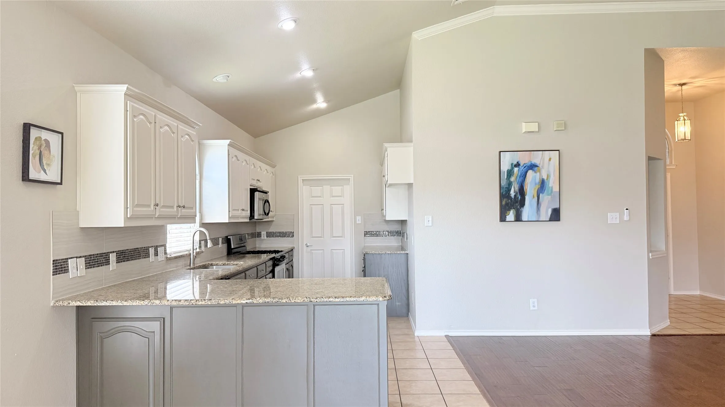 Single Family Residence For Sale in Tarrant County , 7901 Roswell Court, Arlington, Texas 76002, 4 Bedroom, 2 Bathroom, 2 Garage spaces, 1,776 Sqft, built in 2006, mls#21349597, Real Estate Agent in Arlington, Homes For Sale in Tarrant county, Homes For Sale in Arlington, Realtor in Arlington Texas, Real Estate Brokerage Independent Realty Texas, Luminita Cordes Realtor