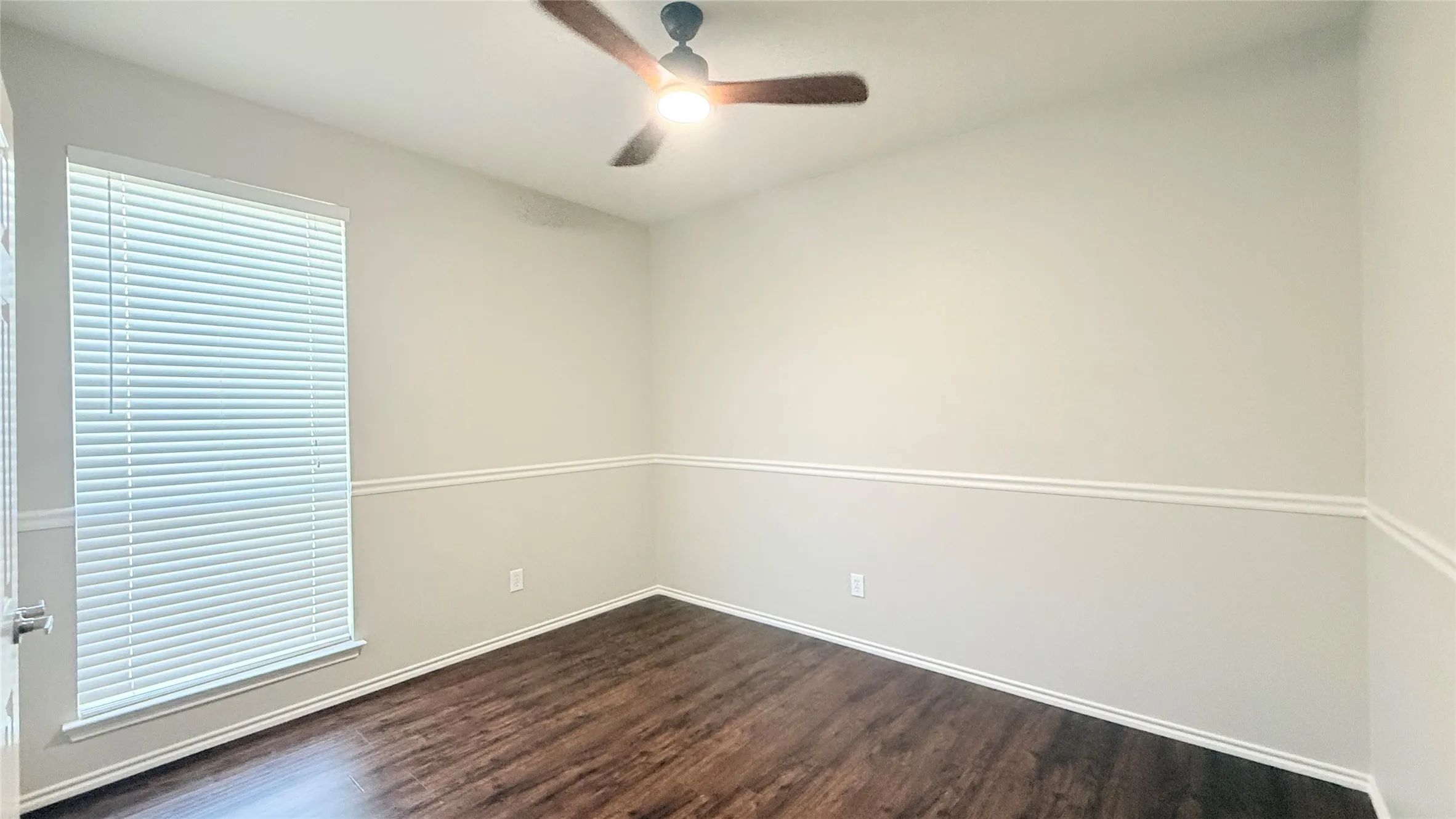 Single Family Residence For Sale in Tarrant County , 7901 Roswell Court, Arlington, Texas 76002, 4 Bedroom, 2 Bathroom, 2 Garage spaces, 1,776 Sqft, built in 2006, mls#21349597, Real Estate Agent in Arlington, Homes For Sale in Tarrant county, Homes For Sale in Arlington, Realtor in Arlington Texas, Real Estate Brokerage Independent Realty Texas, Luminita Cordes Realtor