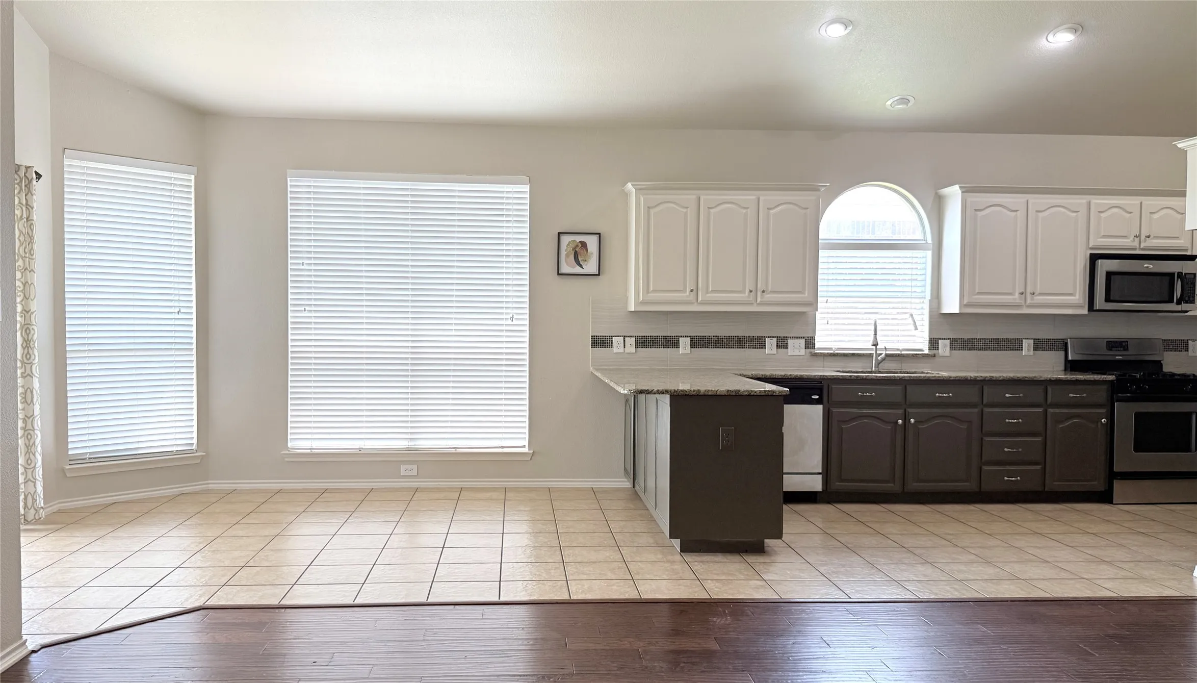 Single Family Residence For Sale in Tarrant County , 7901 Roswell Court, Arlington, Texas 76002, 4 Bedroom, 2 Bathroom, 2 Garage spaces, 1,776 Sqft, built in 2006, mls#21349597, Real Estate Agent in Arlington, Homes For Sale in Tarrant county, Homes For Sale in Arlington, Realtor in Arlington Texas, Real Estate Brokerage Independent Realty Texas, Luminita Cordes Realtor
