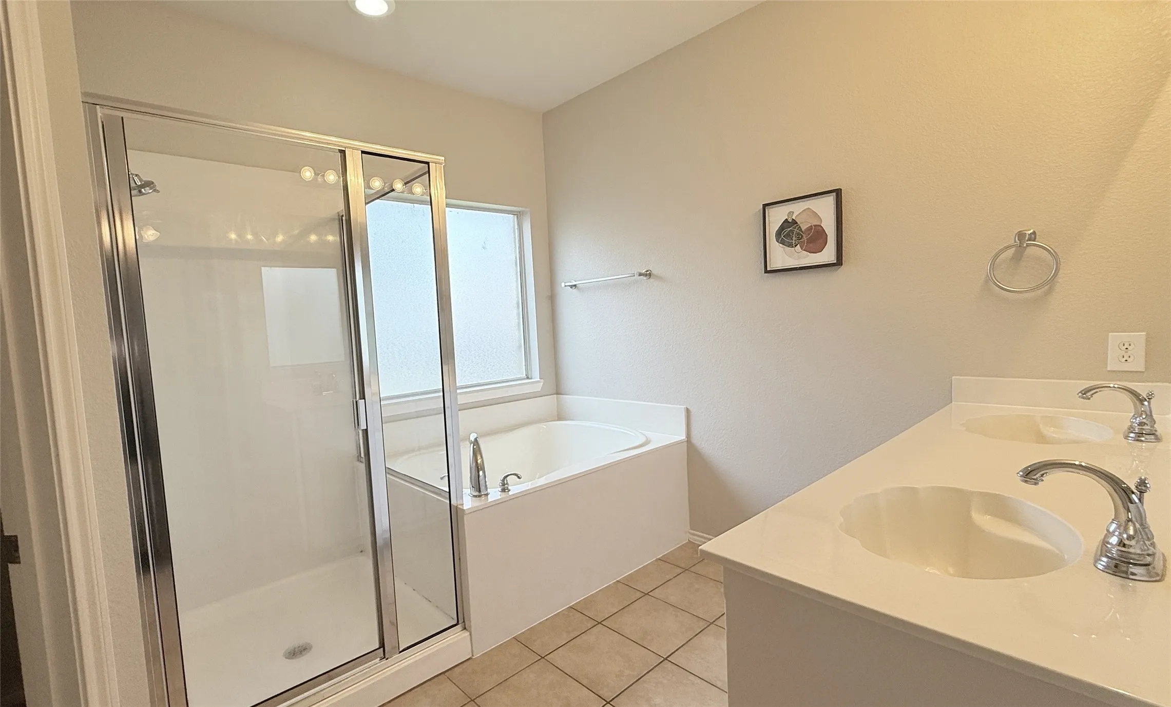 Single Family Residence For Sale in Tarrant County , 7901 Roswell Court, Arlington, Texas 76002, 4 Bedroom, 2 Bathroom, 2 Garage spaces, 1,776 Sqft, built in 2006, mls#21349597, Real Estate Agent in Arlington, Homes For Sale in Tarrant county, Homes For Sale in Arlington, Realtor in Arlington Texas, Real Estate Brokerage Independent Realty Texas, Luminita Cordes Realtor