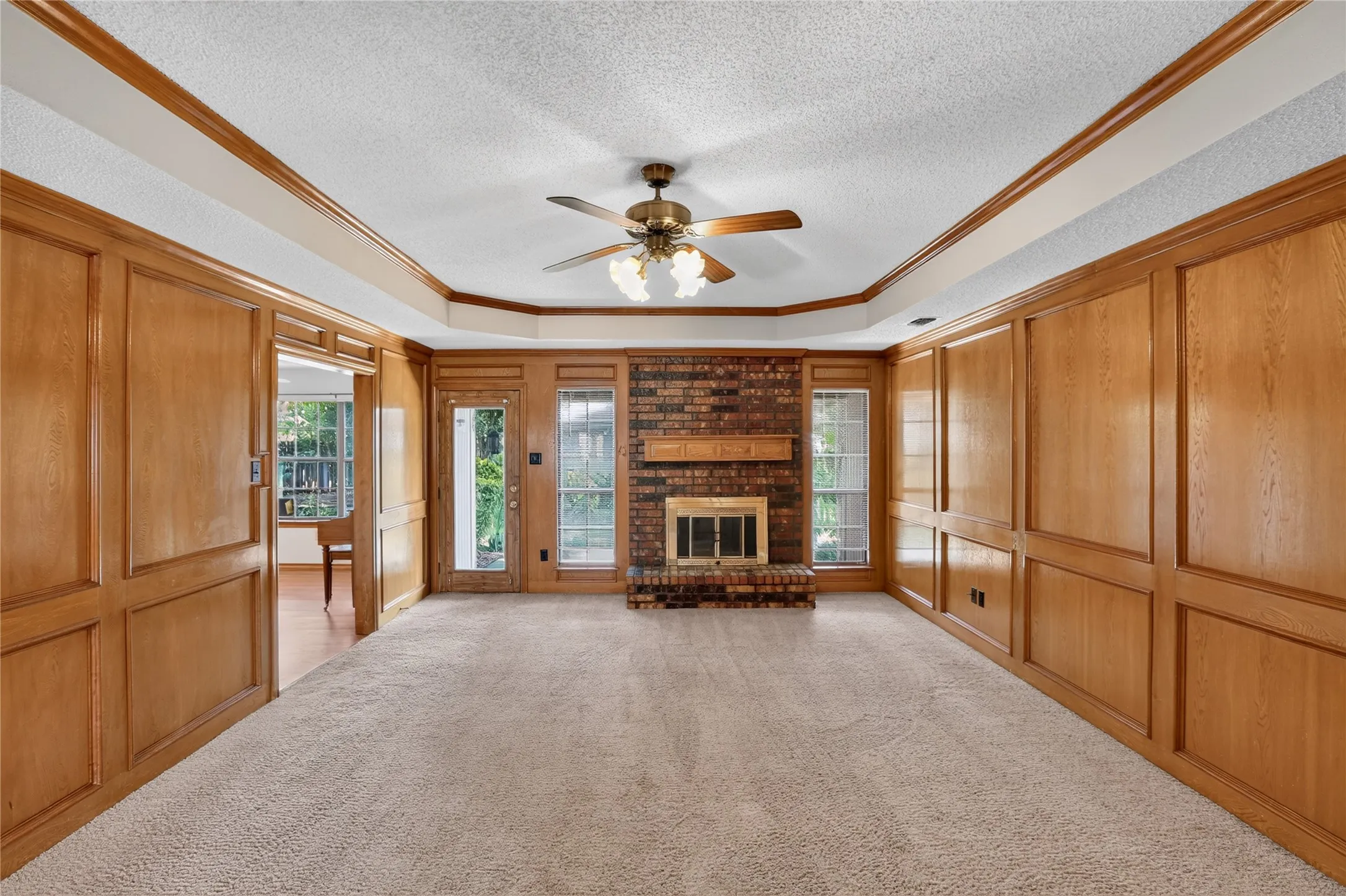 Single Family Residence For Sale in Tarrant County , 5103 El Rancho Court, Arlington, Texas 76017, 3 Bedroom, 2 Bathroom, 2 Garage spaces, 1,683 Sqft, built in 1984, mls#21349102, Real Estate Agent in Arlington, Homes For Sale in Tarrant county, Homes For Sale in Arlington, Realtor in Arlington Texas, Real Estate Brokerage Independent Realty Texas, Luminita Cordes Realtor