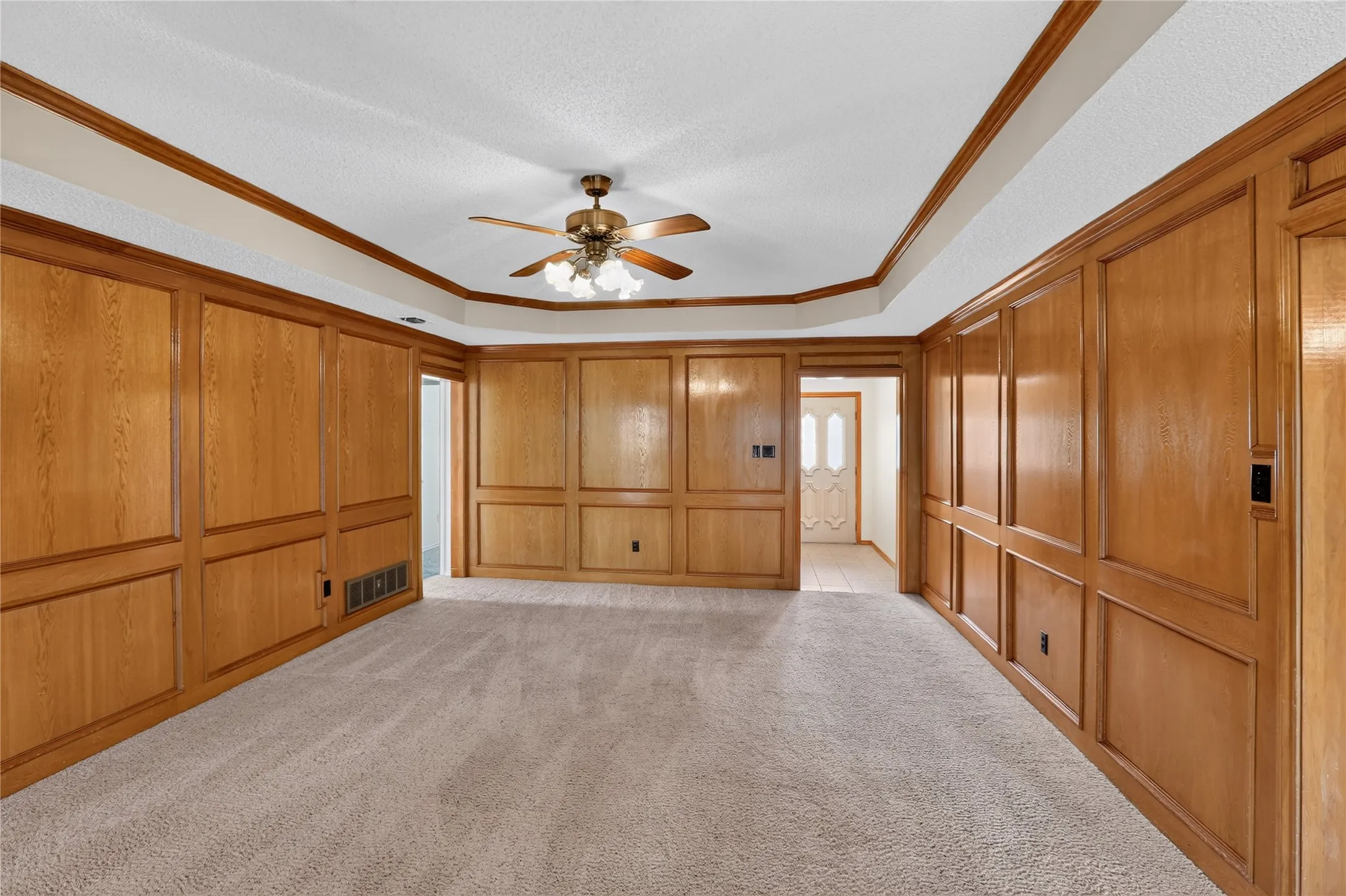Single Family Residence For Sale in Tarrant County , 5103 El Rancho Court, Arlington, Texas 76017, 3 Bedroom, 2 Bathroom, 2 Garage spaces, 1,683 Sqft, built in 1984, mls#21349102, Real Estate Agent in Arlington, Homes For Sale in Tarrant county, Homes For Sale in Arlington, Realtor in Arlington Texas, Real Estate Brokerage Independent Realty Texas, Luminita Cordes Realtor