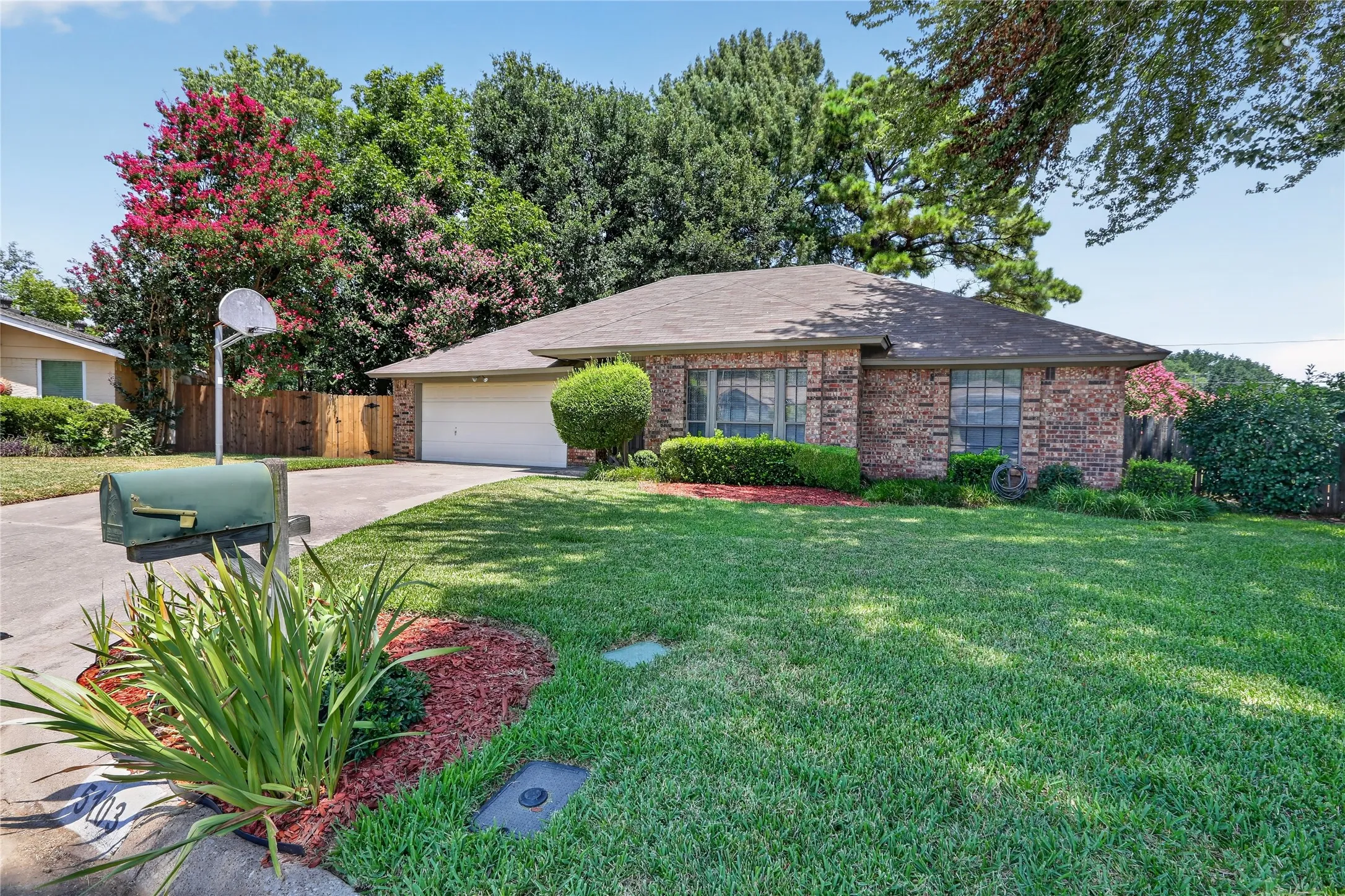 Single Family Residence For Sale in Tarrant County , 5103 El Rancho Court, Arlington, Texas 76017, 3 Bedroom, 2 Bathroom, 2 Garage spaces, 1,683 Sqft, built in 1984, mls#21349102, Real Estate Agent in Arlington, Homes For Sale in Tarrant county, Homes For Sale in Arlington, Realtor in Arlington Texas, Real Estate Brokerage Independent Realty Texas, Luminita Cordes Realtor