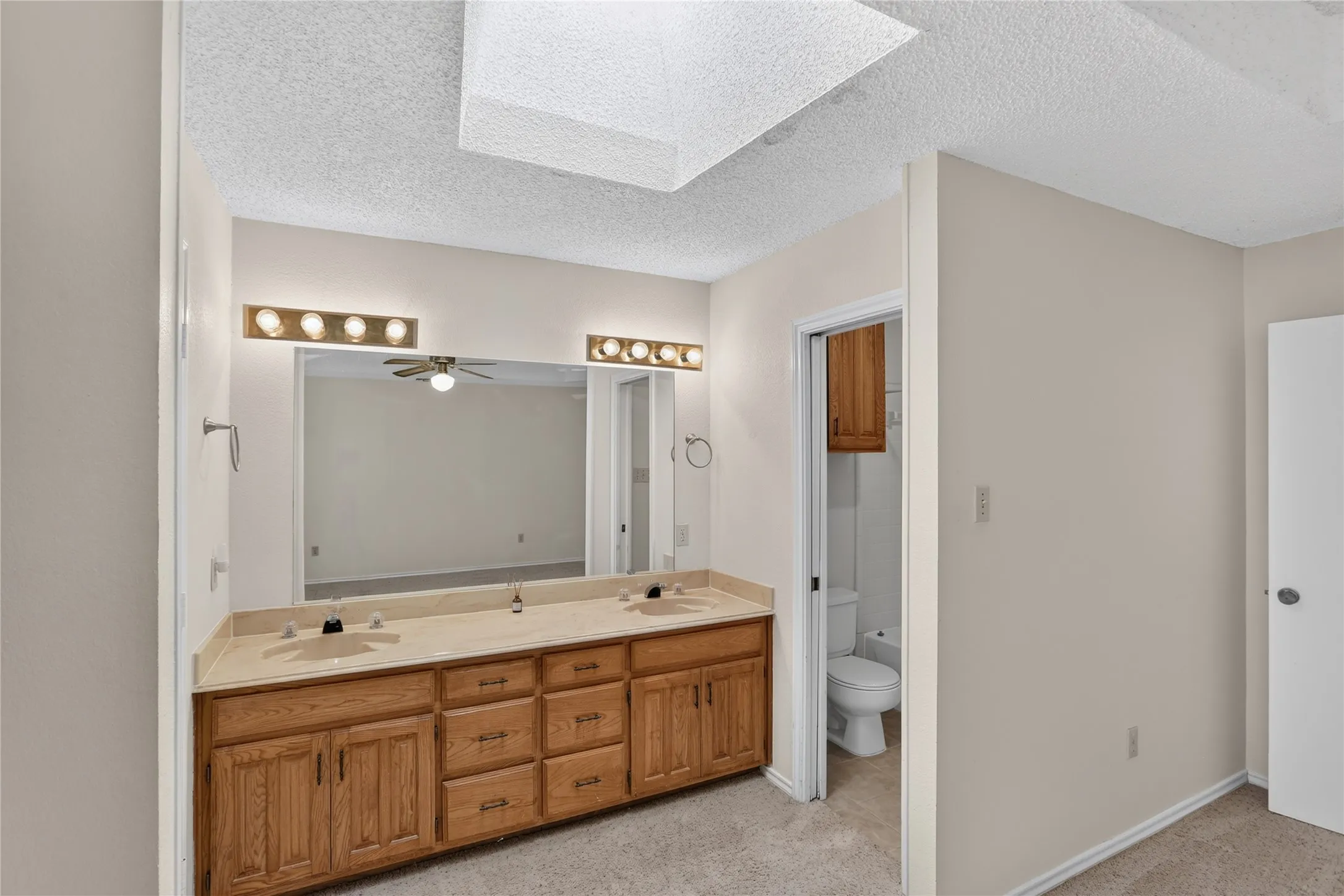 Single Family Residence For Sale in Tarrant County , 5103 El Rancho Court, Arlington, Texas 76017, 3 Bedroom, 2 Bathroom, 2 Garage spaces, 1,683 Sqft, built in 1984, mls#21349102, Real Estate Agent in Arlington, Homes For Sale in Tarrant county, Homes For Sale in Arlington, Realtor in Arlington Texas, Real Estate Brokerage Independent Realty Texas, Luminita Cordes Realtor
