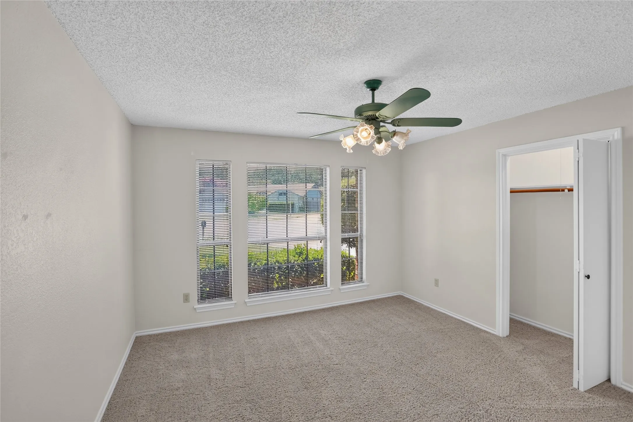 Single Family Residence For Sale in Tarrant County , 5103 El Rancho Court, Arlington, Texas 76017, 3 Bedroom, 2 Bathroom, 2 Garage spaces, 1,683 Sqft, built in 1984, mls#21349102, Real Estate Agent in Arlington, Homes For Sale in Tarrant county, Homes For Sale in Arlington, Realtor in Arlington Texas, Real Estate Brokerage Independent Realty Texas, Luminita Cordes Realtor