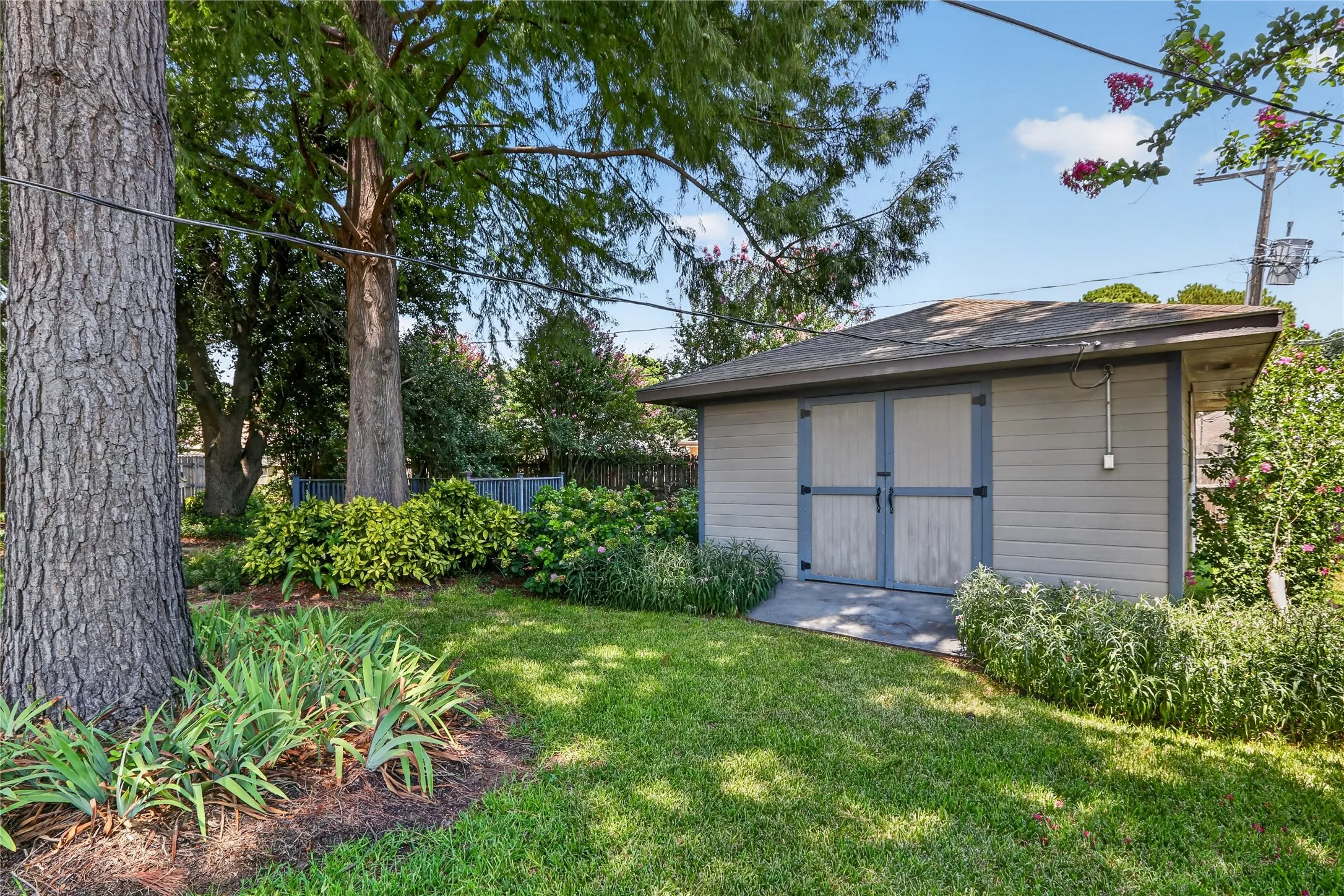 Single Family Residence For Sale in Tarrant County , 5103 El Rancho Court, Arlington, Texas 76017, 3 Bedroom, 2 Bathroom, 2 Garage spaces, 1,683 Sqft, built in 1984, mls#21349102, Real Estate Agent in Arlington, Homes For Sale in Tarrant county, Homes For Sale in Arlington, Realtor in Arlington Texas, Real Estate Brokerage Independent Realty Texas, Luminita Cordes Realtor
