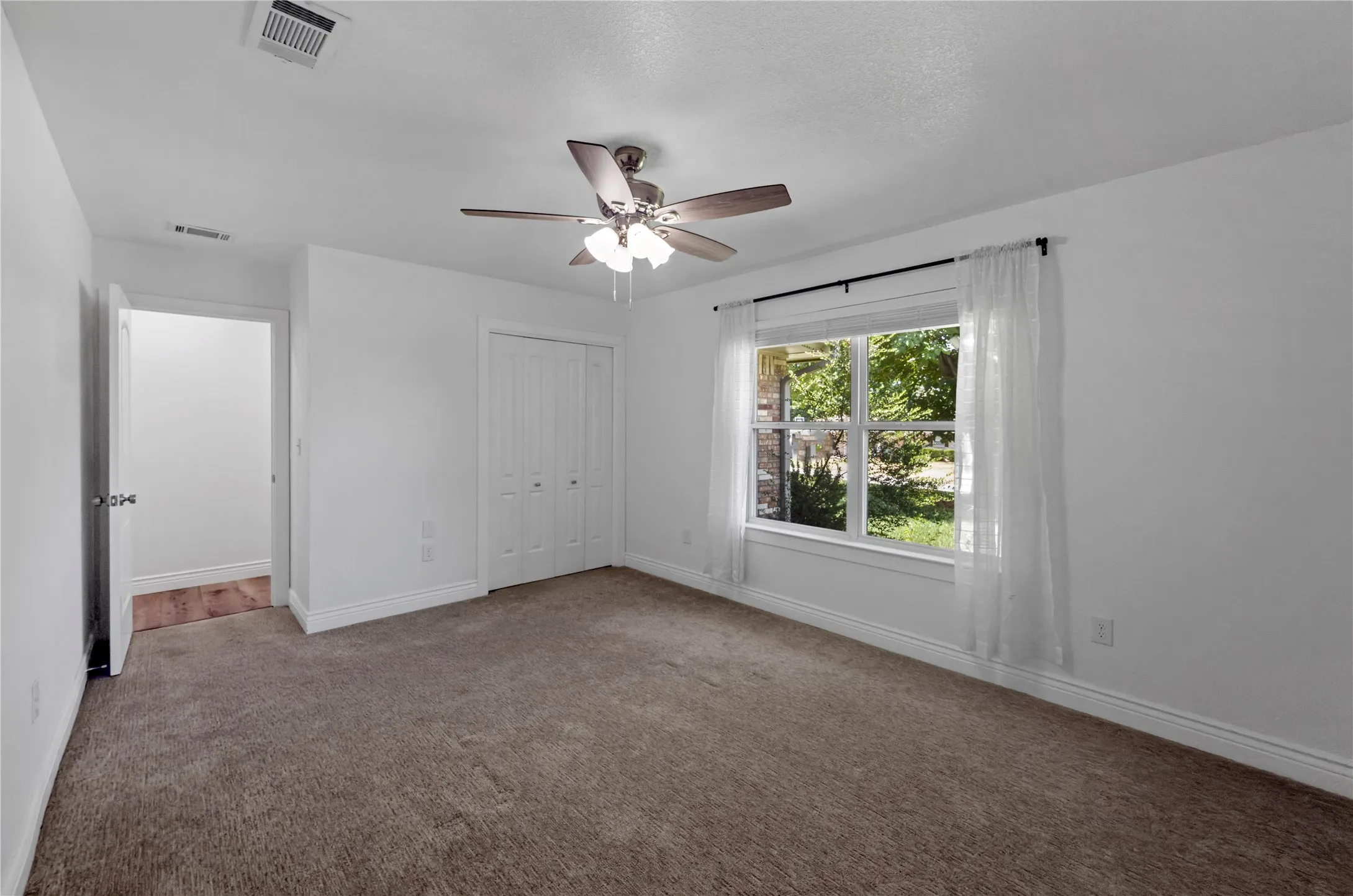 Single Family Residence For Sale in Montague County , 505 Galia Street, Bowie, Texas 76230, 3 Bedroom, 2 Bathroom, 2 Garage spaces, 1,555 Sqft, built in 1971, mls#21343409, Real Estate Agent in Bowie, Homes For Sale in Montague county, Homes For Sale in Bowie, Realtor in Bowie Texas, Real Estate Brokerage Independent Realty Texas, Luminita Cordes Realtor