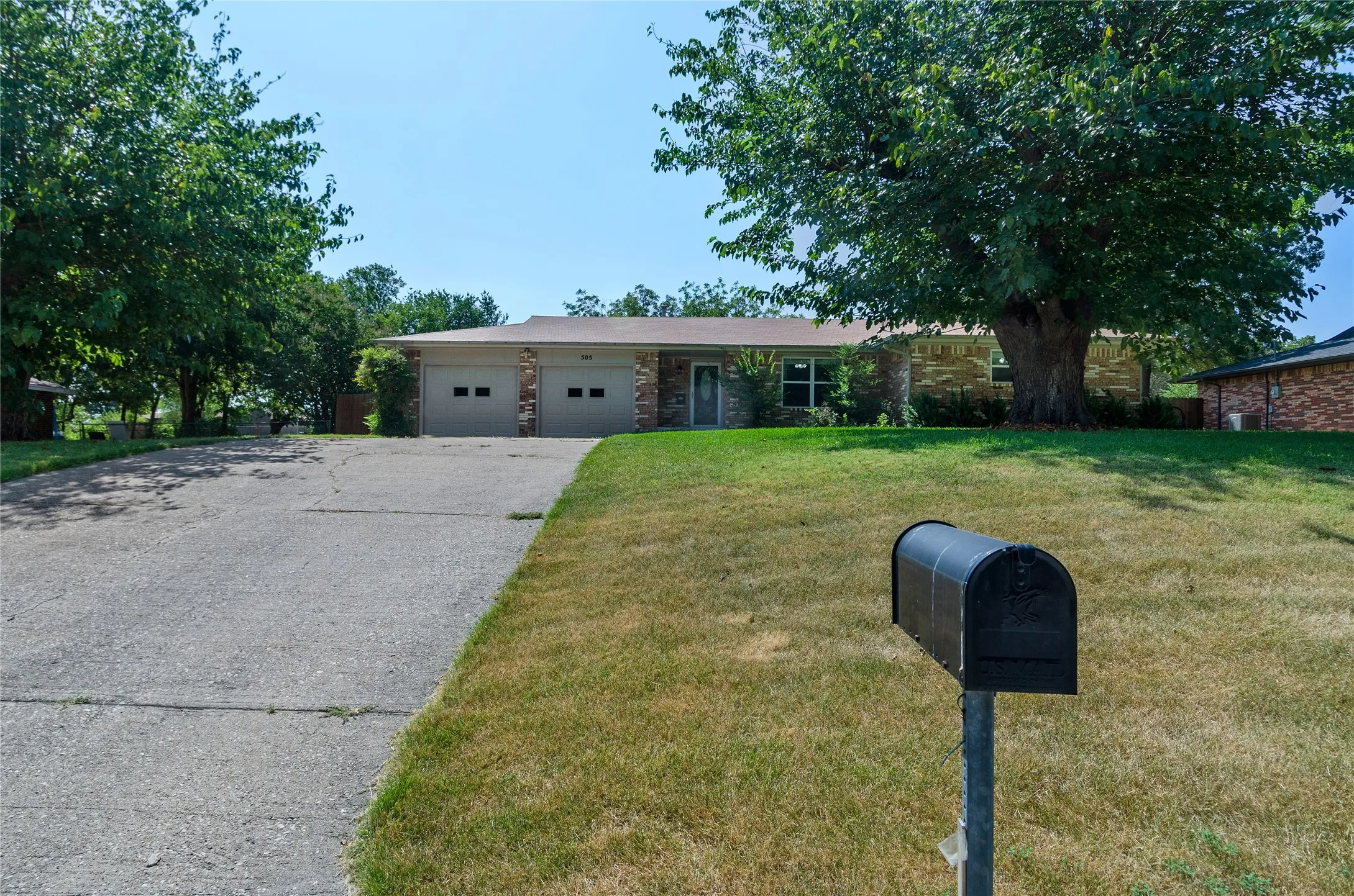 Single Family Residence For Sale in Montague County , 505 Galia Street, Bowie, Texas 76230, 3 Bedroom, 2 Bathroom, 2 Garage spaces, 1,555 Sqft, built in 1971, mls#21343409, Real Estate Agent in Bowie, Homes For Sale in Montague county, Homes For Sale in Bowie, Realtor in Bowie Texas, Real Estate Brokerage Independent Realty Texas, Luminita Cordes Realtor