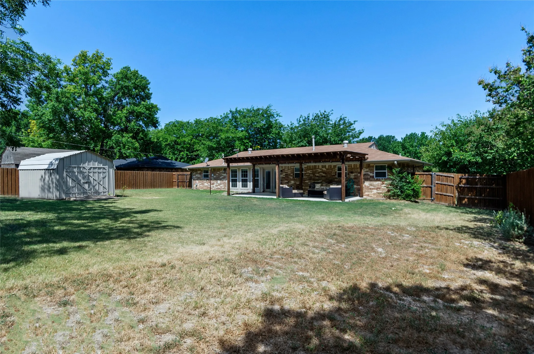 Single Family Residence For Sale in Montague County , 505 Galia Street, Bowie, Texas 76230, 3 Bedroom, 2 Bathroom, 2 Garage spaces, 1,555 Sqft, built in 1971, mls#21343409, Real Estate Agent in Bowie, Homes For Sale in Montague county, Homes For Sale in Bowie, Realtor in Bowie Texas, Real Estate Brokerage Independent Realty Texas, Luminita Cordes Realtor