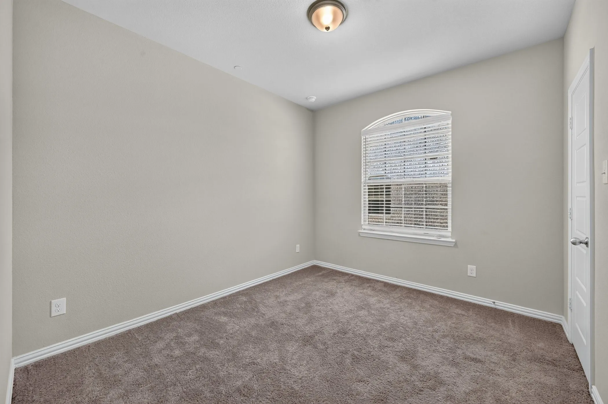 Townhouse For Rent in Denton County , 3316 Solana, Denton, Texas 76207, 3 Bedroom, 3 Bathroom, 2 Garage spaces, 1,752 Sqft, built in 2023, mls#21349821, Real Estate Agent in Denton, Homes For Rent in Denton county, Homes For Rent in Denton, Realtor in Denton Texas, Real Estate Brokerage Independent Realty Texas, Luminita Cordes Realtor