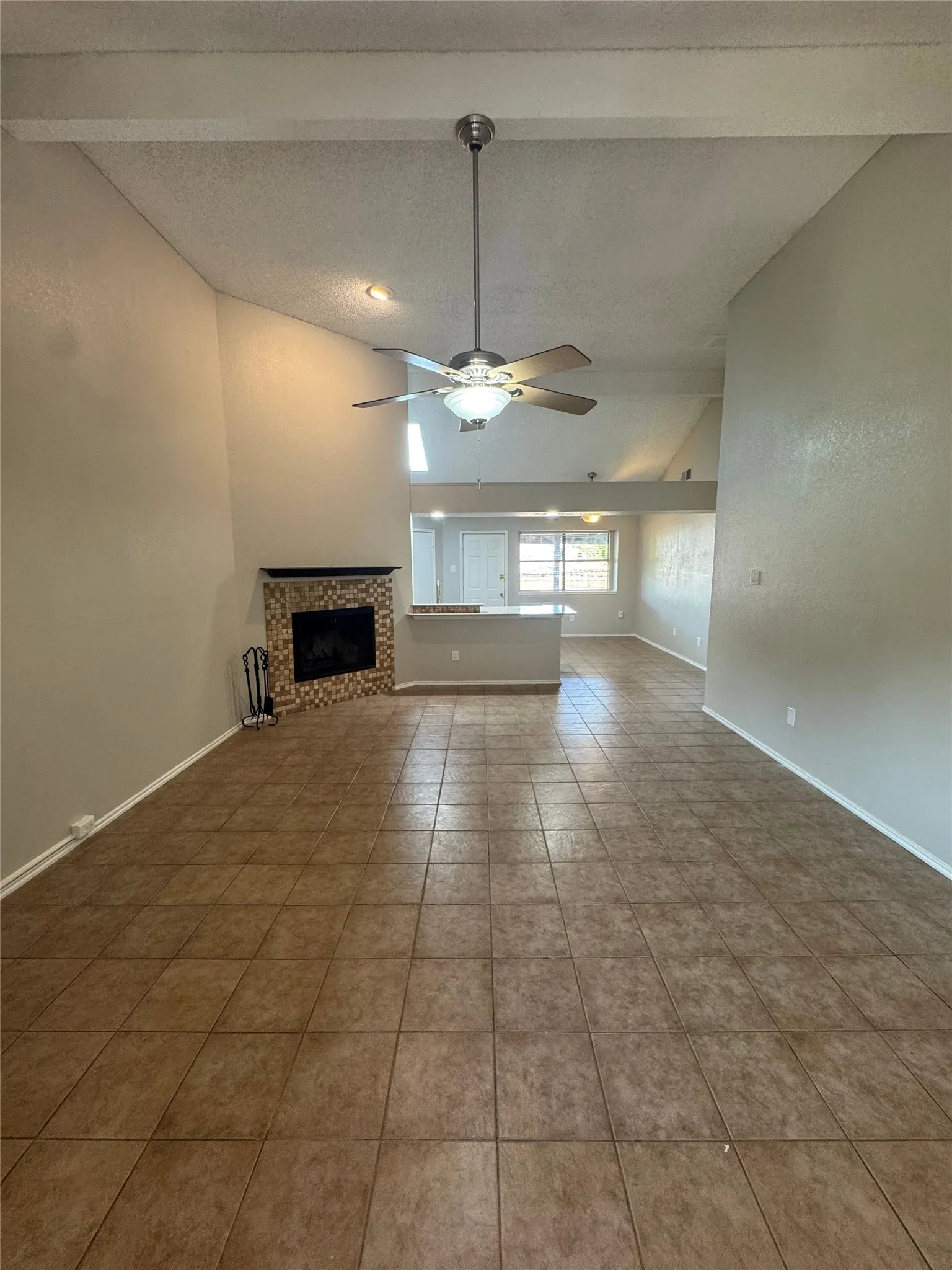 Duplex For Rent in Tarrant County , 1120 Highpoint Road, Bedford, Texas 76022, 2 Bedroom, 2 Bathroom, Garage spaces, 1,275 Sqft, built in 1984, mls#21349825, Real Estate Agent in Bedford, Homes For Rent in Tarrant county, Homes For Rent in Bedford, Realtor in Bedford Texas, Real Estate Brokerage Independent Realty Texas, Luminita Cordes Realtor