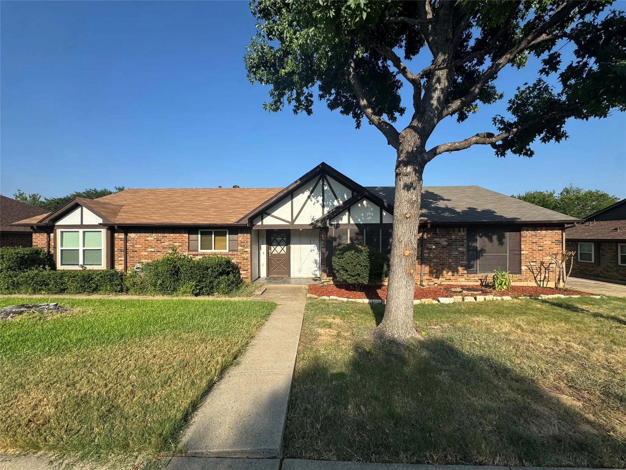 Duplex For Rent in Tarrant County , 1120 Highpoint Road, Bedford, Texas 76022, 2 Bedroom, 2 Bathroom, Garage spaces, 1,275 Sqft, built in 1984, mls#21349825, Real Estate Agent in Bedford, Homes For Rent in Tarrant county, Homes For Rent in Bedford, Realtor in Bedford Texas, Real Estate Brokerage Independent Realty Texas, Luminita Cordes Realtor