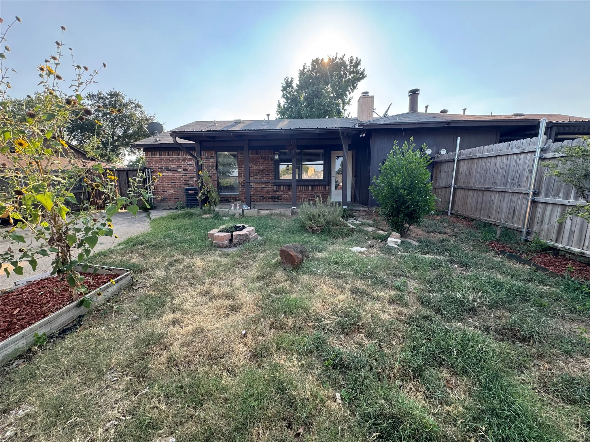 Duplex For Rent in Tarrant County , 1120 Highpoint Road, Bedford, Texas 76022, 2 Bedroom, 2 Bathroom, Garage spaces, 1,275 Sqft, built in 1984, mls#21349825, Real Estate Agent in Bedford, Homes For Rent in Tarrant county, Homes For Rent in Bedford, Realtor in Bedford Texas, Real Estate Brokerage Independent Realty Texas, Luminita Cordes Realtor