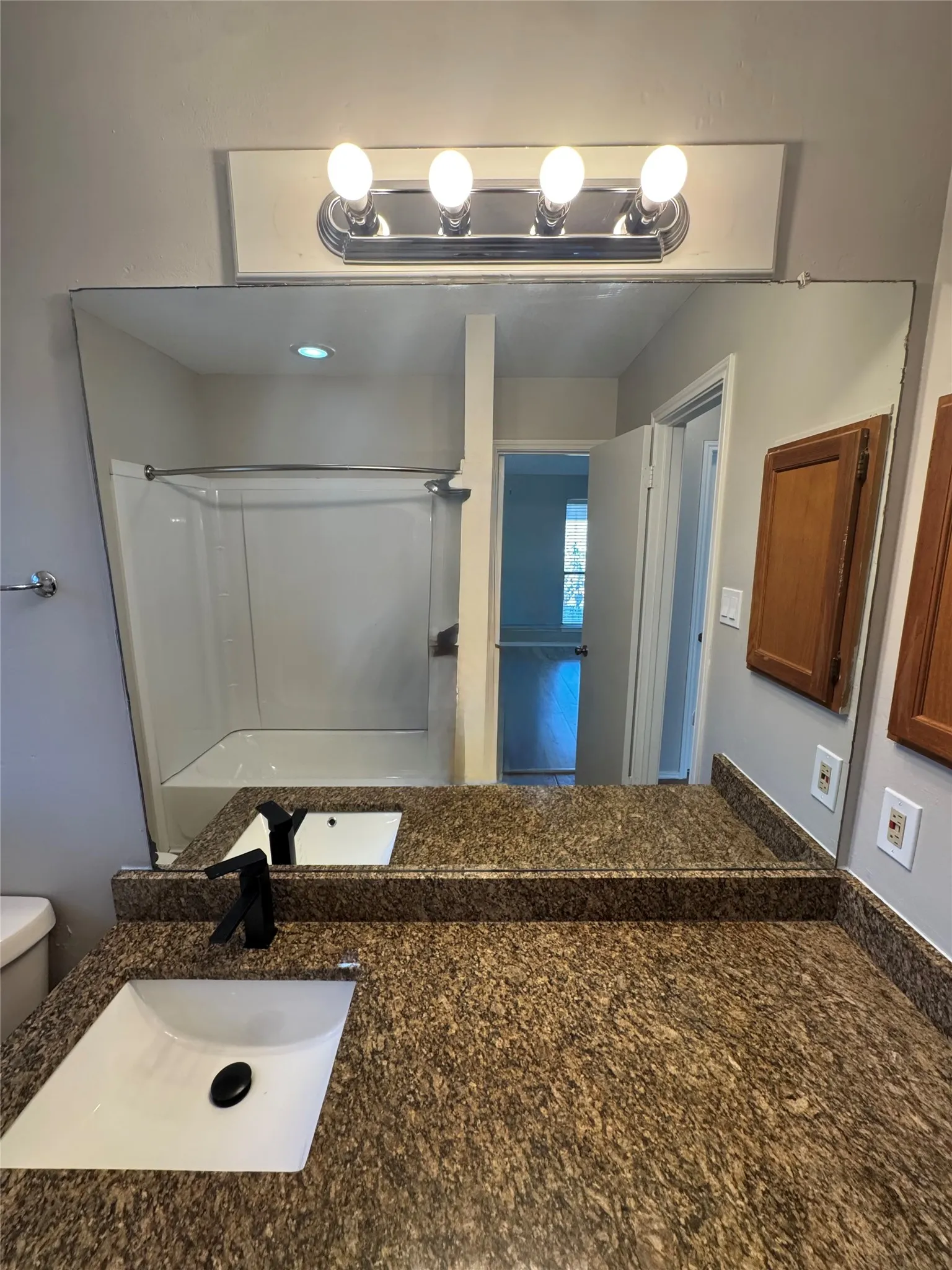 Duplex For Rent in Tarrant County , 1120 Highpoint Road, Bedford, Texas 76022, 2 Bedroom, 2 Bathroom, Garage spaces, 1,275 Sqft, built in 1984, mls#21349825, Real Estate Agent in Bedford, Homes For Rent in Tarrant county, Homes For Rent in Bedford, Realtor in Bedford Texas, Real Estate Brokerage Independent Realty Texas, Luminita Cordes Realtor