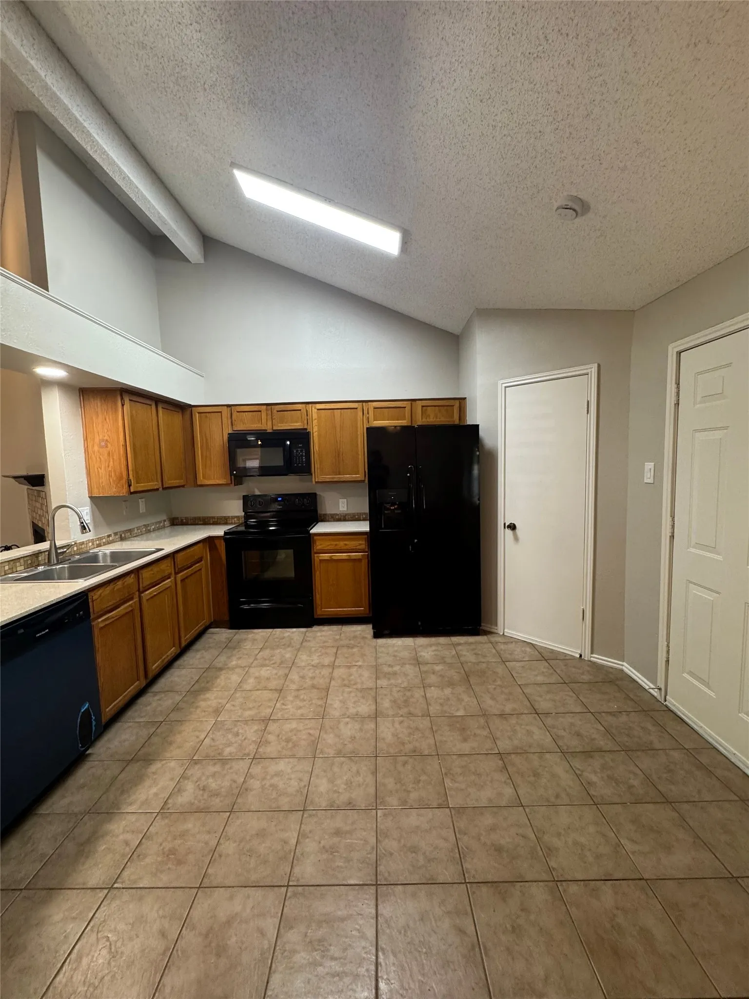 Duplex For Rent in Tarrant County , 1120 Highpoint Road, Bedford, Texas 76022, 2 Bedroom, 2 Bathroom, Garage spaces, 1,275 Sqft, built in 1984, mls#21349825, Real Estate Agent in Bedford, Homes For Rent in Tarrant county, Homes For Rent in Bedford, Realtor in Bedford Texas, Real Estate Brokerage Independent Realty Texas, Luminita Cordes Realtor