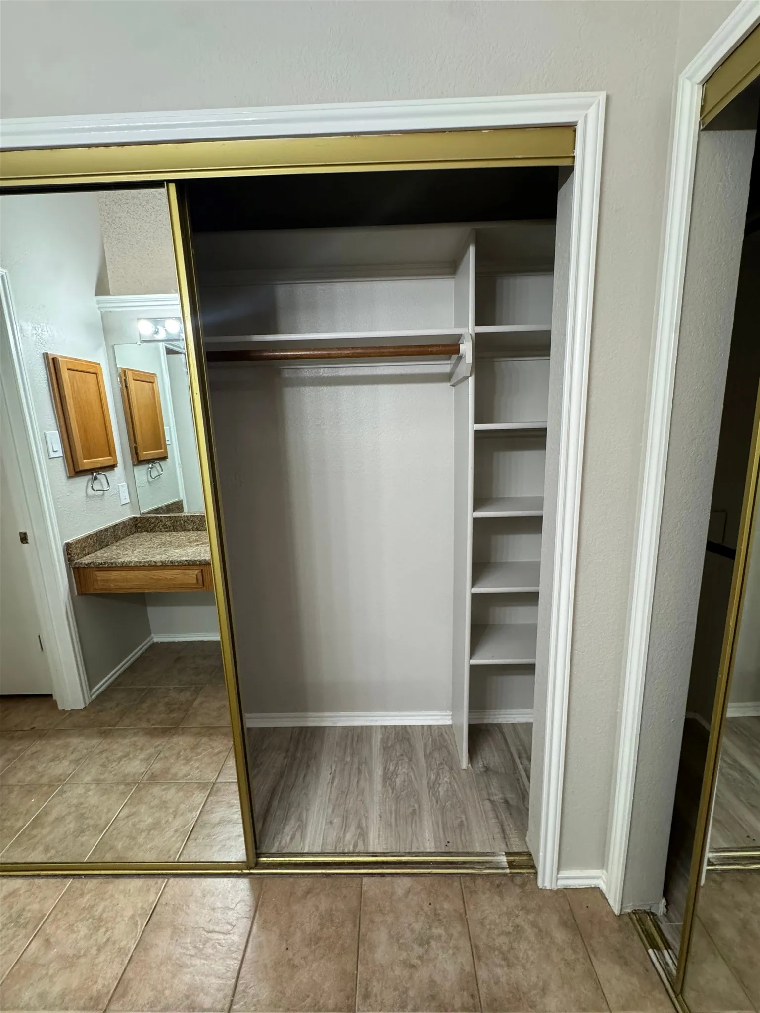 Duplex For Rent in Tarrant County , 1120 Highpoint Road, Bedford, Texas 76022, 2 Bedroom, 2 Bathroom, Garage spaces, 1,275 Sqft, built in 1984, mls#21349825, Real Estate Agent in Bedford, Homes For Rent in Tarrant county, Homes For Rent in Bedford, Realtor in Bedford Texas, Real Estate Brokerage Independent Realty Texas, Luminita Cordes Realtor