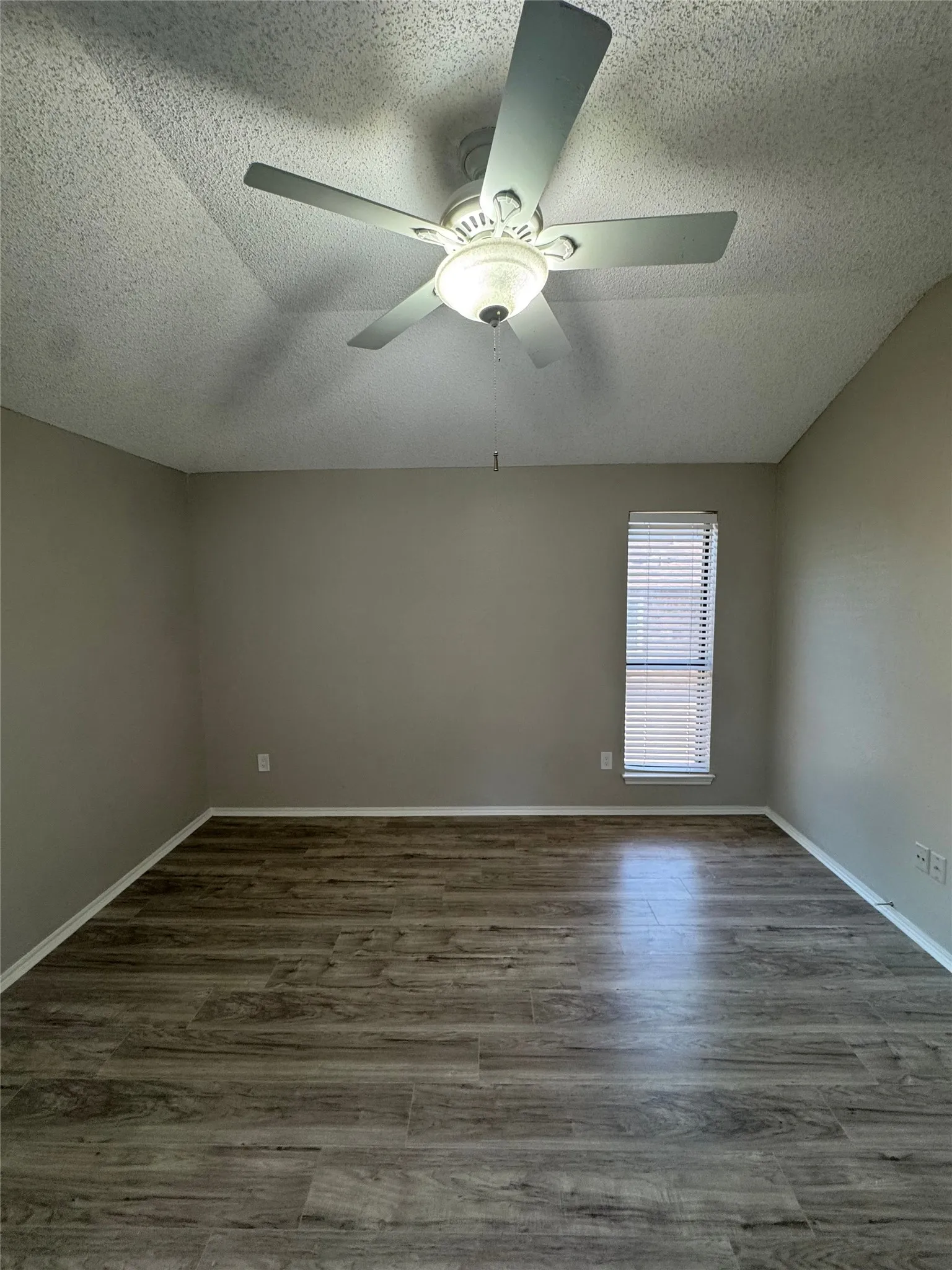 Duplex For Rent in Tarrant County , 1120 Highpoint Road, Bedford, Texas 76022, 2 Bedroom, 2 Bathroom, Garage spaces, 1,275 Sqft, built in 1984, mls#21349825, Real Estate Agent in Bedford, Homes For Rent in Tarrant county, Homes For Rent in Bedford, Realtor in Bedford Texas, Real Estate Brokerage Independent Realty Texas, Luminita Cordes Realtor