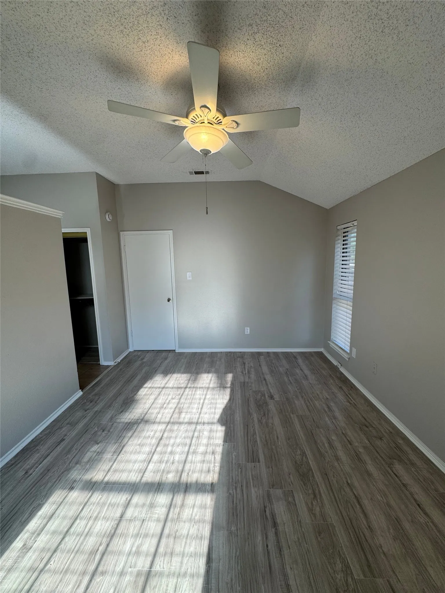 Duplex For Rent in Tarrant County , 1120 Highpoint Road, Bedford, Texas 76022, 2 Bedroom, 2 Bathroom, Garage spaces, 1,275 Sqft, built in 1984, mls#21349825, Real Estate Agent in Bedford, Homes For Rent in Tarrant county, Homes For Rent in Bedford, Realtor in Bedford Texas, Real Estate Brokerage Independent Realty Texas, Luminita Cordes Realtor
