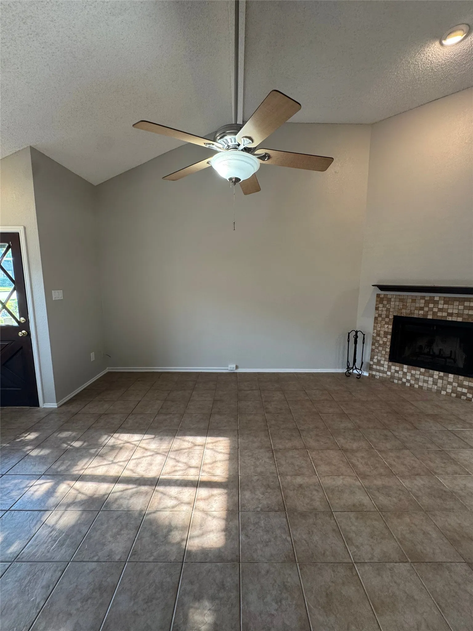 Duplex For Rent in Tarrant County , 1120 Highpoint Road, Bedford, Texas 76022, 2 Bedroom, 2 Bathroom, Garage spaces, 1,275 Sqft, built in 1984, mls#21349825, Real Estate Agent in Bedford, Homes For Rent in Tarrant county, Homes For Rent in Bedford, Realtor in Bedford Texas, Real Estate Brokerage Independent Realty Texas, Luminita Cordes Realtor