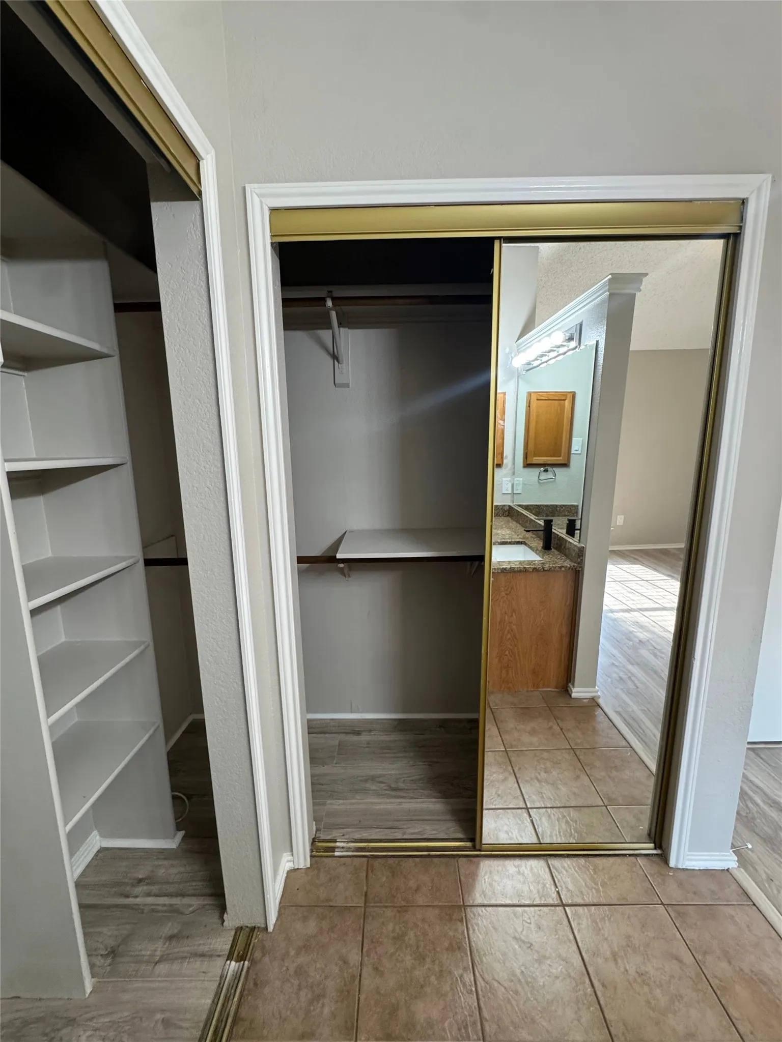 Duplex For Rent in Tarrant County , 1120 Highpoint Road, Bedford, Texas 76022, 2 Bedroom, 2 Bathroom, Garage spaces, 1,275 Sqft, built in 1984, mls#21349825, Real Estate Agent in Bedford, Homes For Rent in Tarrant county, Homes For Rent in Bedford, Realtor in Bedford Texas, Real Estate Brokerage Independent Realty Texas, Luminita Cordes Realtor