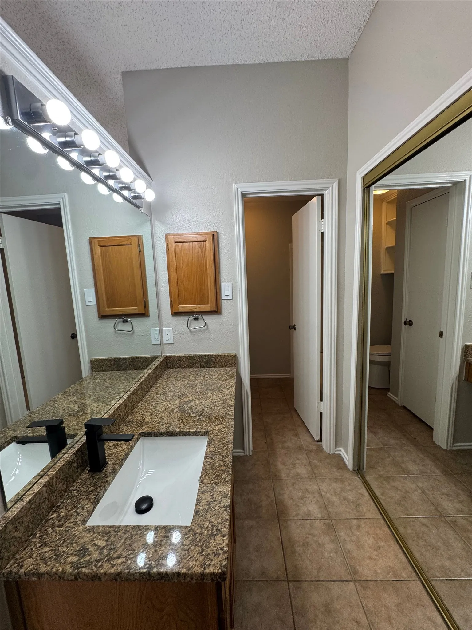 Duplex For Rent in Tarrant County , 1120 Highpoint Road, Bedford, Texas 76022, 2 Bedroom, 2 Bathroom, Garage spaces, 1,275 Sqft, built in 1984, mls#21349825, Real Estate Agent in Bedford, Homes For Rent in Tarrant county, Homes For Rent in Bedford, Realtor in Bedford Texas, Real Estate Brokerage Independent Realty Texas, Luminita Cordes Realtor