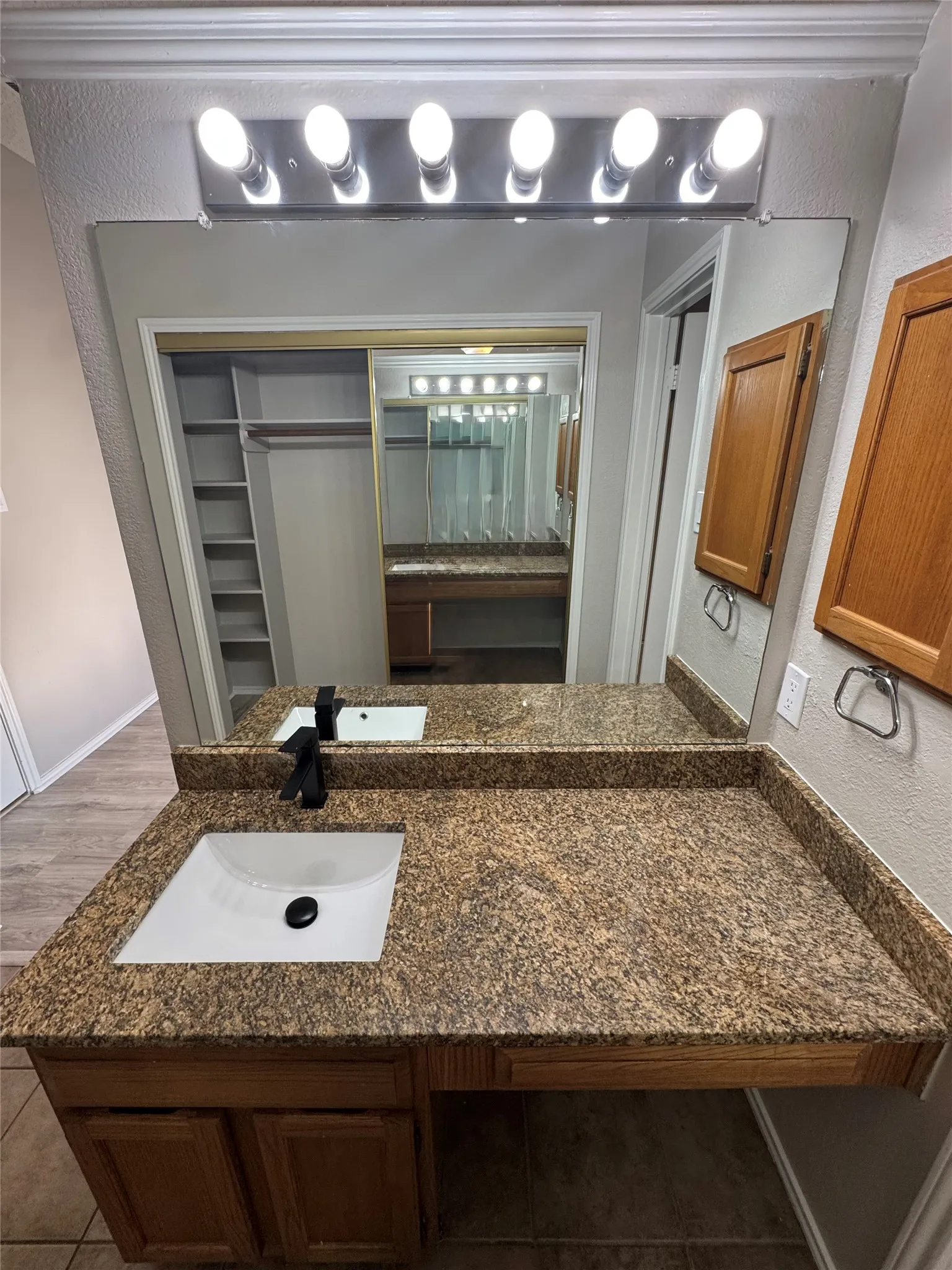 Duplex For Rent in Tarrant County , 1120 Highpoint Road, Bedford, Texas 76022, 2 Bedroom, 2 Bathroom, Garage spaces, 1,275 Sqft, built in 1984, mls#21349825, Real Estate Agent in Bedford, Homes For Rent in Tarrant county, Homes For Rent in Bedford, Realtor in Bedford Texas, Real Estate Brokerage Independent Realty Texas, Luminita Cordes Realtor