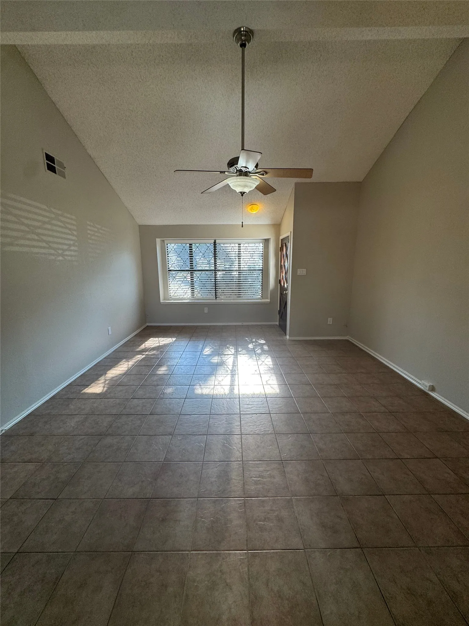 Duplex For Rent in Tarrant County , 1120 Highpoint Road, Bedford, Texas 76022, 2 Bedroom, 2 Bathroom, Garage spaces, 1,275 Sqft, built in 1984, mls#21349825, Real Estate Agent in Bedford, Homes For Rent in Tarrant county, Homes For Rent in Bedford, Realtor in Bedford Texas, Real Estate Brokerage Independent Realty Texas, Luminita Cordes Realtor