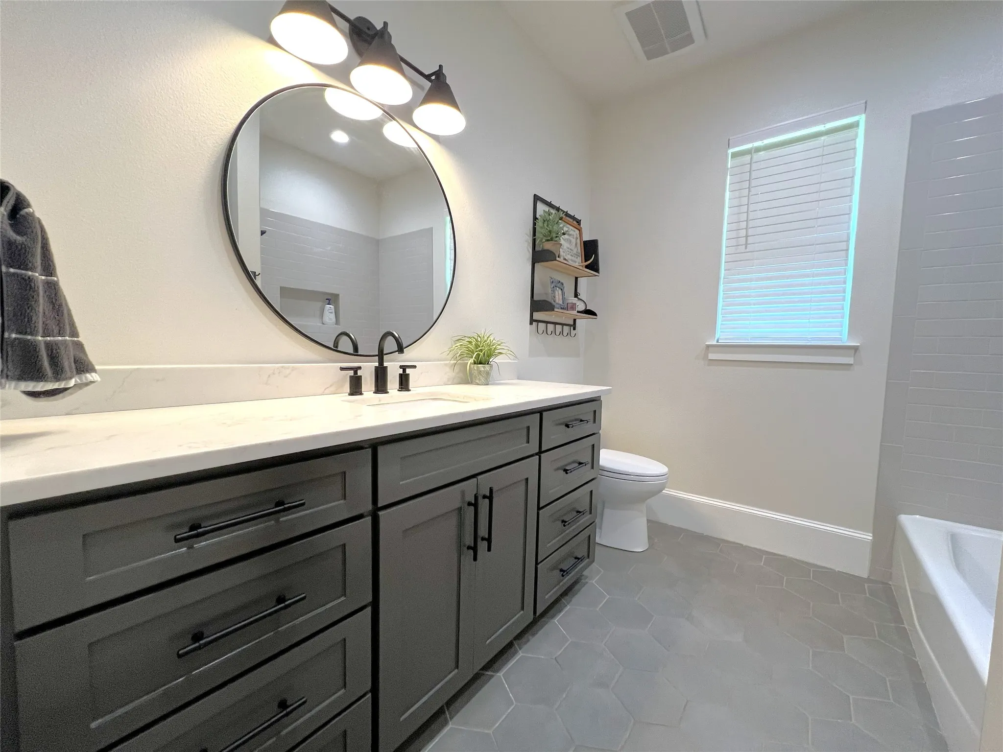 Single Family Residence For Sale in Hopkins County , 2168 I-30 W, Sulphur Springs, Texas 75482, 4 Bedroom, 3 Bathroom, 2 Garage spaces, 2,700 Sqft, built in 2022, mls#21338439, Real Estate Agent in Sulphur Springs, Homes For Sale in Hopkins county, Homes For Sale in Sulphur Springs, Realtor in Sulphur Springs Texas, Real Estate Brokerage Independent Realty Texas, Luminita Cordes Realtor