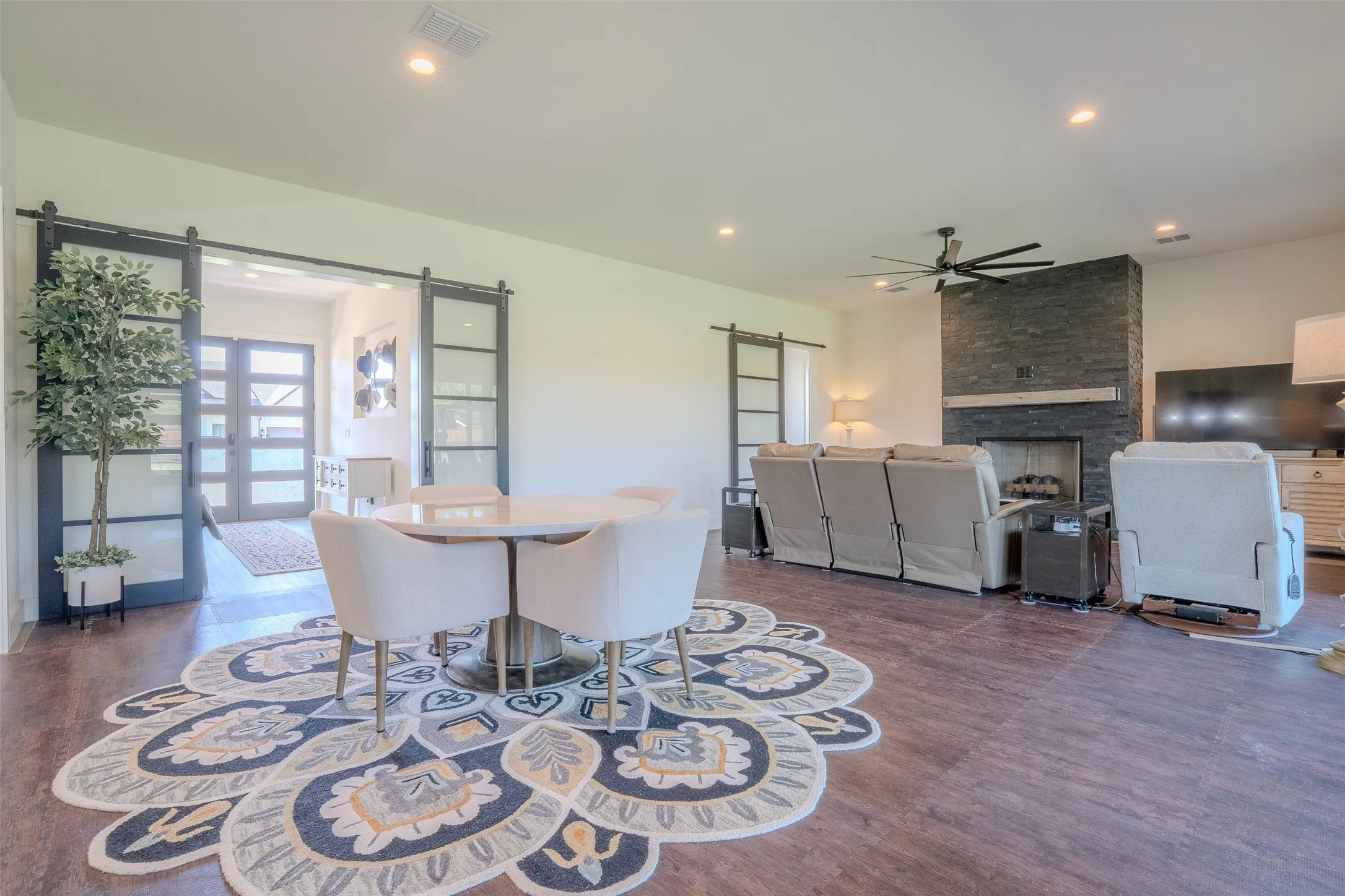 Single Family Residence For Sale in Somervell County , 1028 County Road 337, Glen Rose, Texas 76043, 3 Bedroom, 3 Bathroom, 2 Garage spaces, 2,700 Sqft, built in 2023, mls#21345615, Real Estate Agent in Glen Rose, Homes For Sale in Somervell county, Homes For Sale in Glen Rose, Realtor in Glen Rose Texas, Real Estate Brokerage Independent Realty Texas, Luminita Cordes Realtor