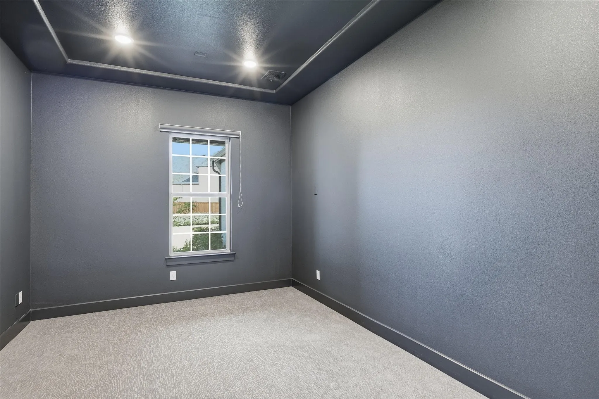 Tray ceiling with recessed lighting