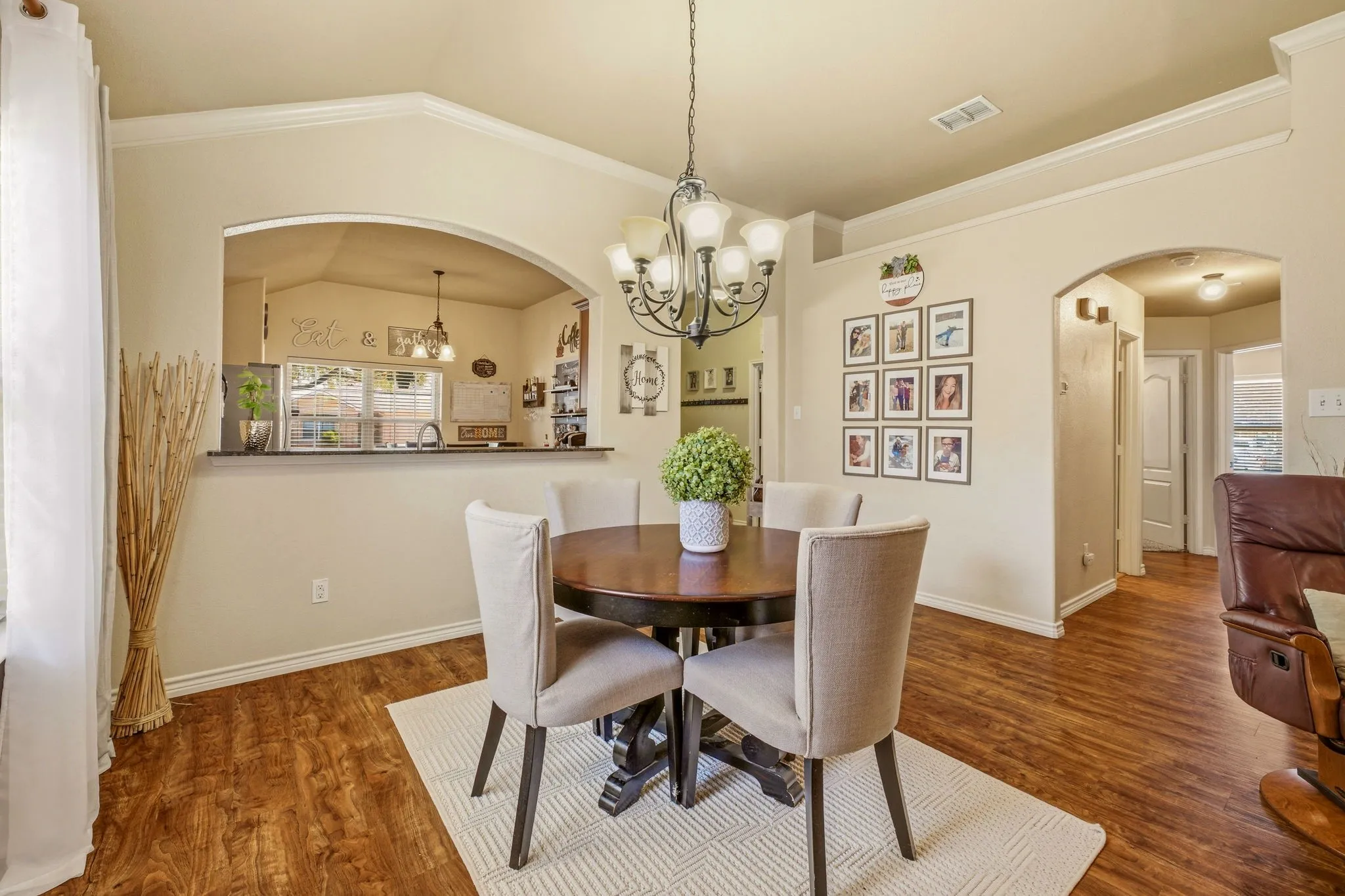 Single Family Residence For Sale in Hood County , 200 Jacinth Lane, Granbury, Texas 76049, 3 Bedroom, 2 Bathroom, 2 Garage spaces, 1,538 Sqft, built in 2008, mls#21349752, Real Estate Agent in Granbury, Homes For Sale in Hood county, Homes For Sale in Granbury, Realtor in Granbury Texas, Real Estate Brokerage Independent Realty Texas, Luminita Cordes Realtor