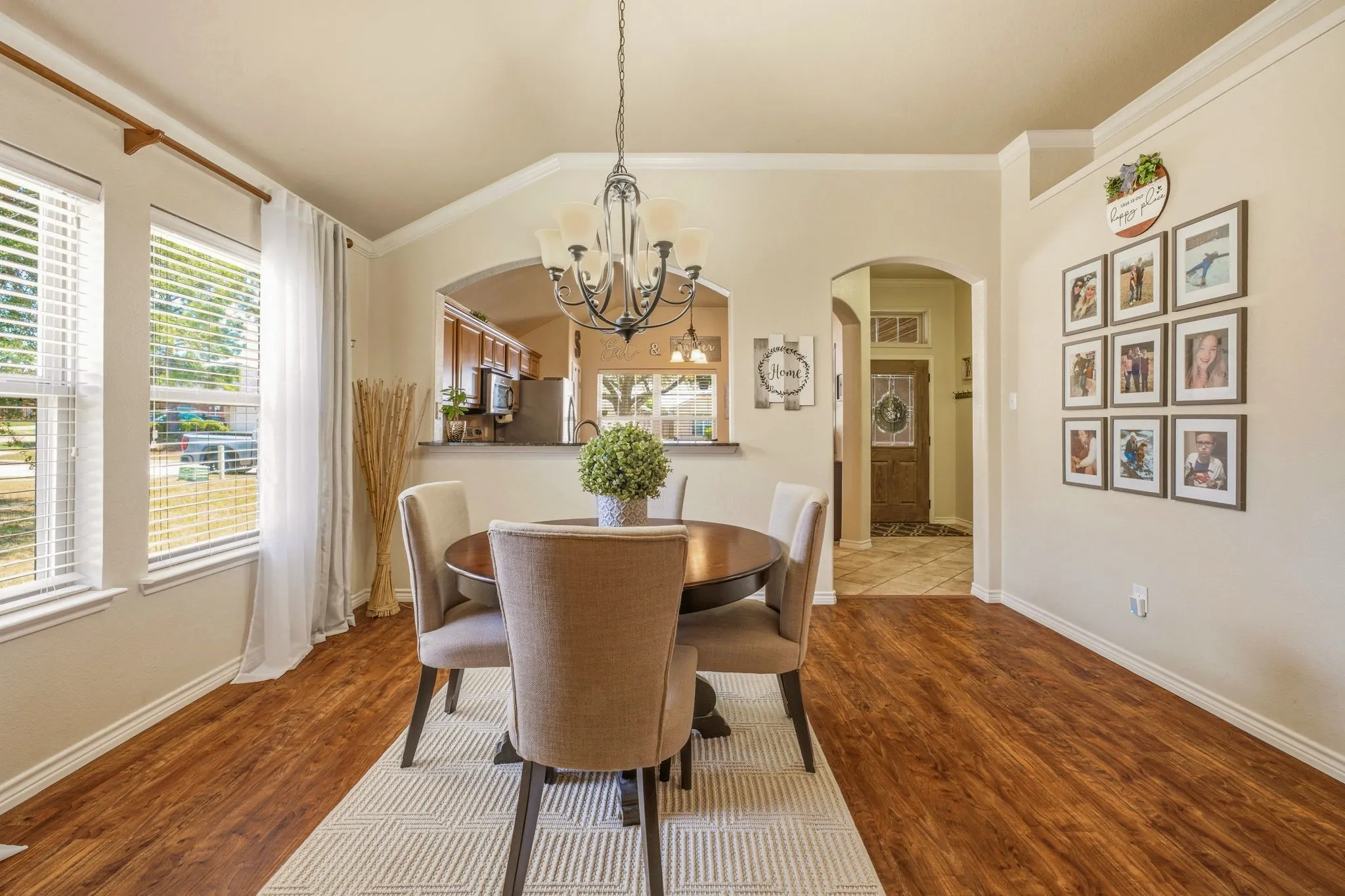 Single Family Residence For Sale in Hood County , 200 Jacinth Lane, Granbury, Texas 76049, 3 Bedroom, 2 Bathroom, 2 Garage spaces, 1,538 Sqft, built in 2008, mls#21349752, Real Estate Agent in Granbury, Homes For Sale in Hood county, Homes For Sale in Granbury, Realtor in Granbury Texas, Real Estate Brokerage Independent Realty Texas, Luminita Cordes Realtor