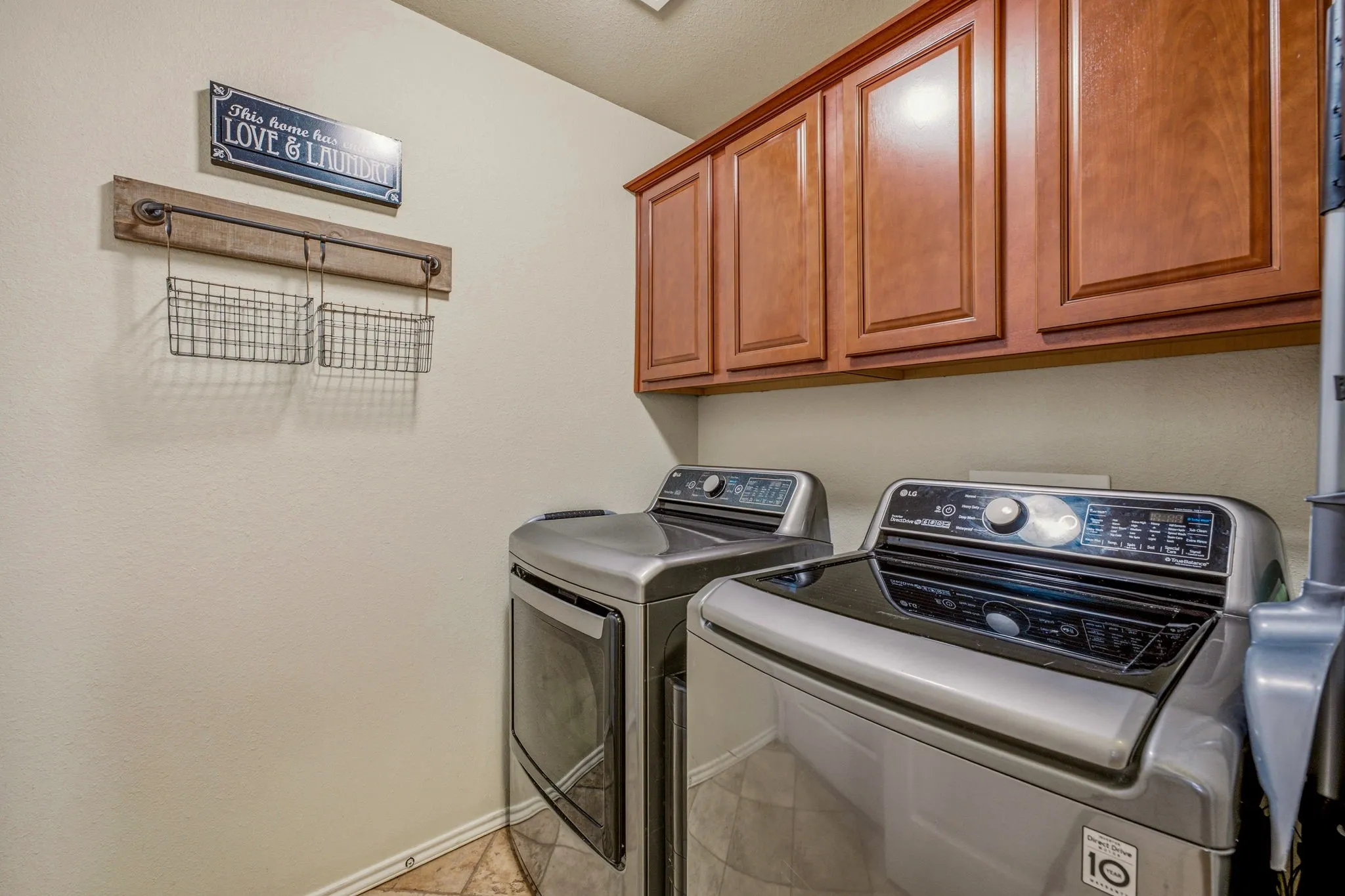 Single Family Residence For Sale in Hood County , 200 Jacinth Lane, Granbury, Texas 76049, 3 Bedroom, 2 Bathroom, 2 Garage spaces, 1,538 Sqft, built in 2008, mls#21349752, Real Estate Agent in Granbury, Homes For Sale in Hood county, Homes For Sale in Granbury, Realtor in Granbury Texas, Real Estate Brokerage Independent Realty Texas, Luminita Cordes Realtor