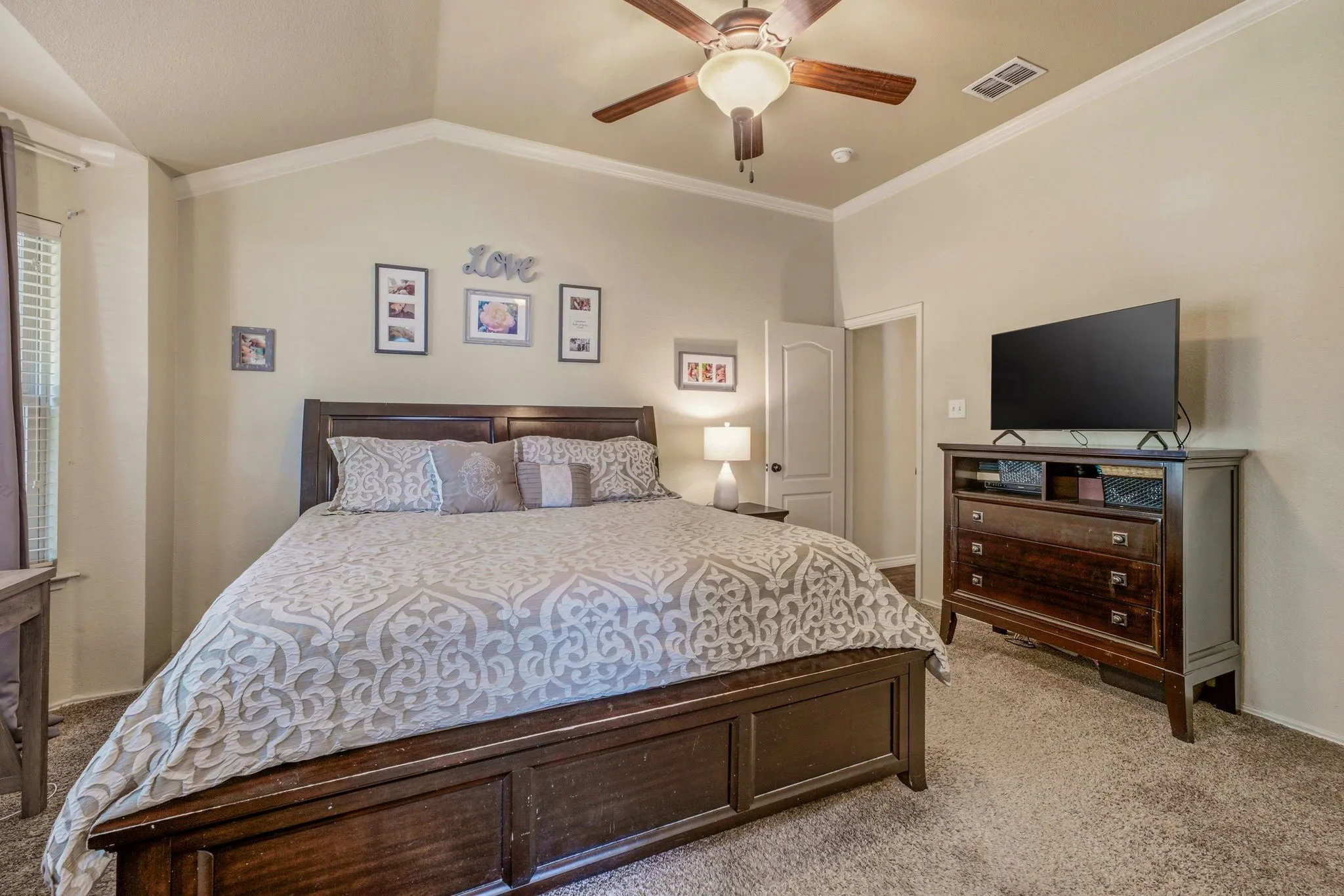 Single Family Residence For Sale in Hood County , 200 Jacinth Lane, Granbury, Texas 76049, 3 Bedroom, 2 Bathroom, 2 Garage spaces, 1,538 Sqft, built in 2008, mls#21349752, Real Estate Agent in Granbury, Homes For Sale in Hood county, Homes For Sale in Granbury, Realtor in Granbury Texas, Real Estate Brokerage Independent Realty Texas, Luminita Cordes Realtor