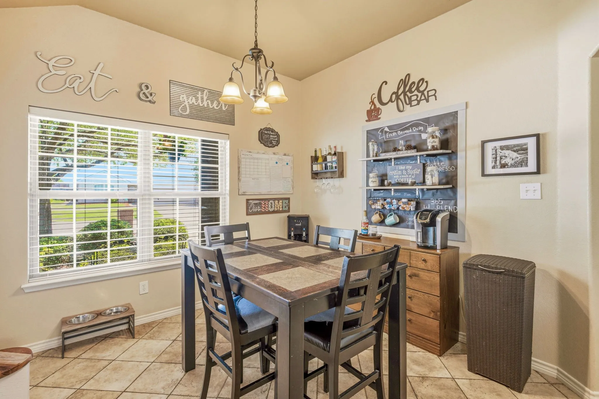 Single Family Residence For Sale in Hood County , 200 Jacinth Lane, Granbury, Texas 76049, 3 Bedroom, 2 Bathroom, 2 Garage spaces, 1,538 Sqft, built in 2008, mls#21349752, Real Estate Agent in Granbury, Homes For Sale in Hood county, Homes For Sale in Granbury, Realtor in Granbury Texas, Real Estate Brokerage Independent Realty Texas, Luminita Cordes Realtor