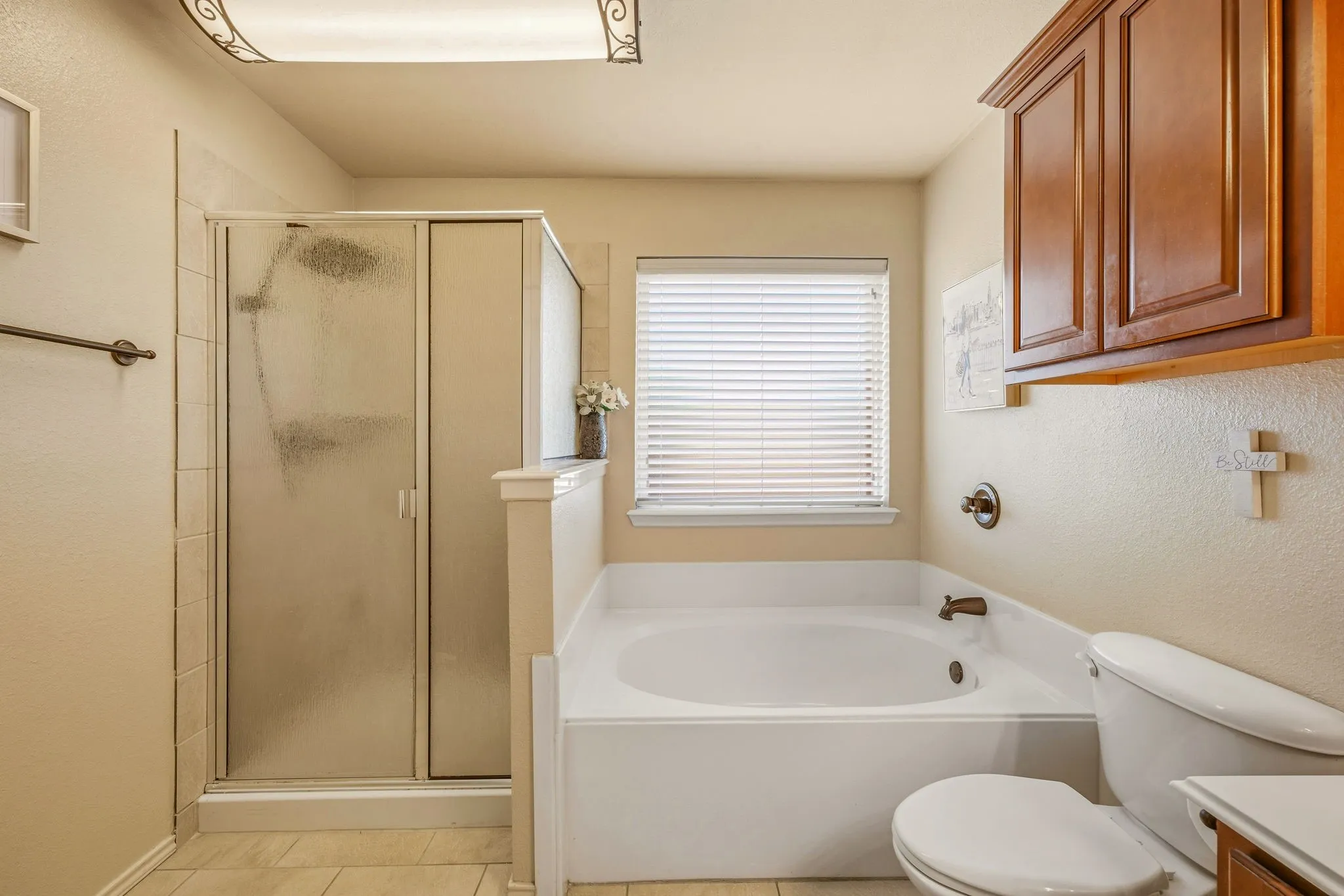 Single Family Residence For Sale in Hood County , 200 Jacinth Lane, Granbury, Texas 76049, 3 Bedroom, 2 Bathroom, 2 Garage spaces, 1,538 Sqft, built in 2008, mls#21349752, Real Estate Agent in Granbury, Homes For Sale in Hood county, Homes For Sale in Granbury, Realtor in Granbury Texas, Real Estate Brokerage Independent Realty Texas, Luminita Cordes Realtor