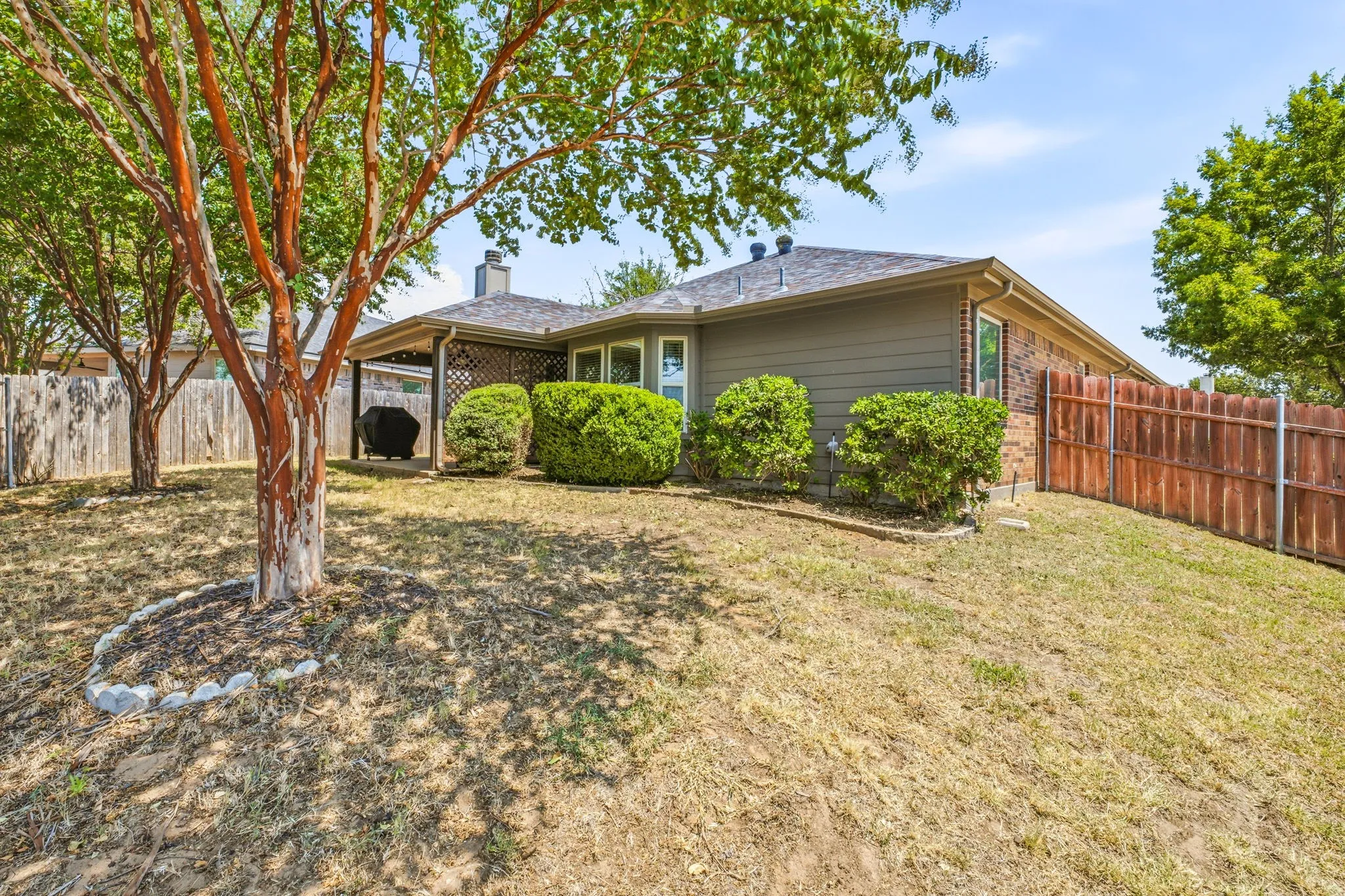 Single Family Residence For Sale in Hood County , 200 Jacinth Lane, Granbury, Texas 76049, 3 Bedroom, 2 Bathroom, 2 Garage spaces, 1,538 Sqft, built in 2008, mls#21349752, Real Estate Agent in Granbury, Homes For Sale in Hood county, Homes For Sale in Granbury, Realtor in Granbury Texas, Real Estate Brokerage Independent Realty Texas, Luminita Cordes Realtor