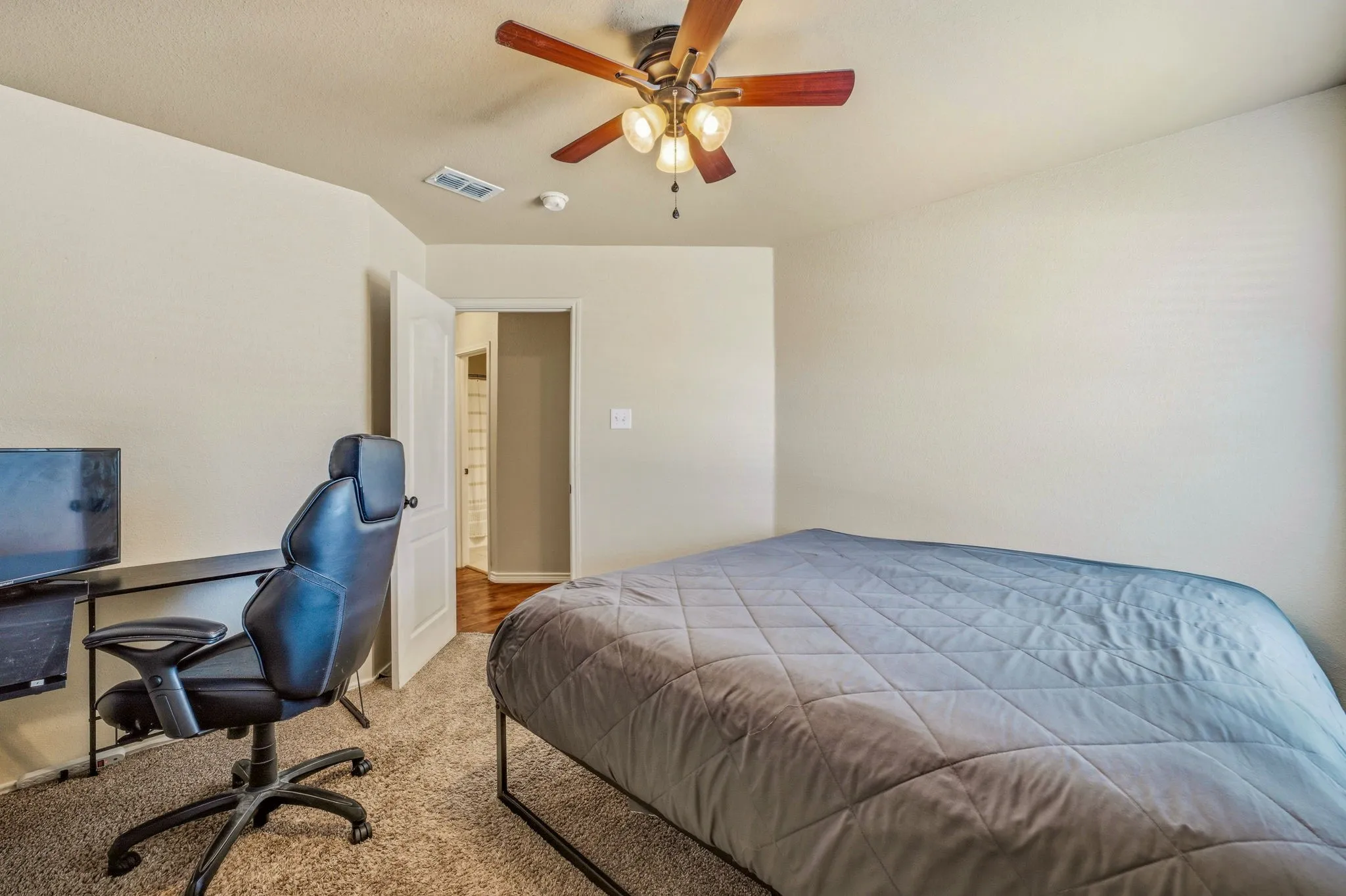Single Family Residence For Sale in Hood County , 200 Jacinth Lane, Granbury, Texas 76049, 3 Bedroom, 2 Bathroom, 2 Garage spaces, 1,538 Sqft, built in 2008, mls#21349752, Real Estate Agent in Granbury, Homes For Sale in Hood county, Homes For Sale in Granbury, Realtor in Granbury Texas, Real Estate Brokerage Independent Realty Texas, Luminita Cordes Realtor