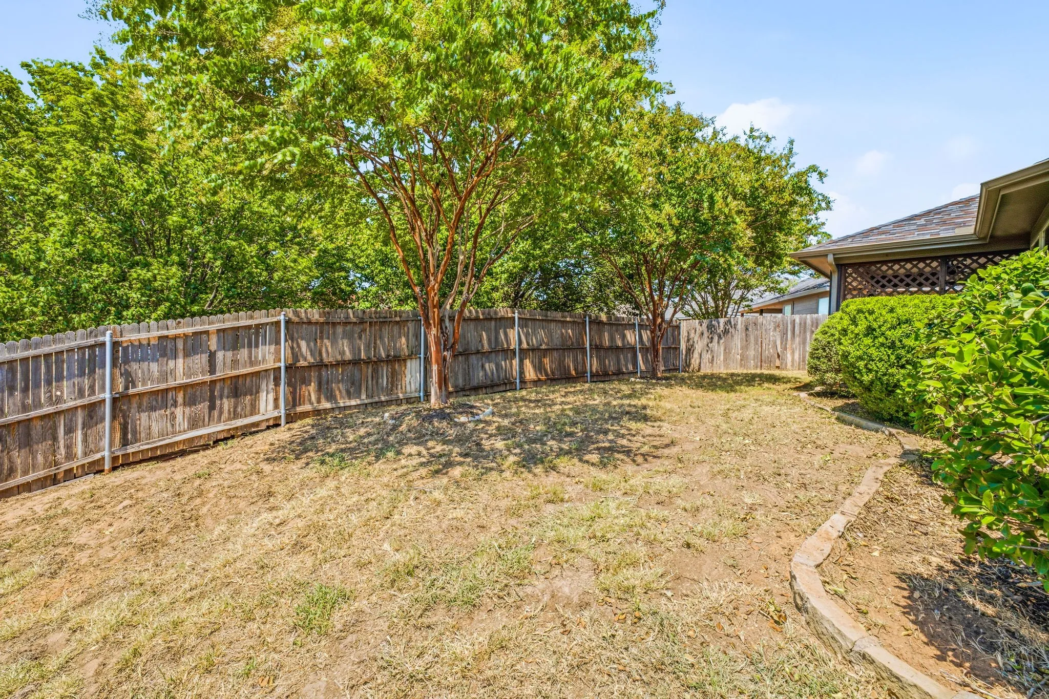 Single Family Residence For Sale in Hood County , 200 Jacinth Lane, Granbury, Texas 76049, 3 Bedroom, 2 Bathroom, 2 Garage spaces, 1,538 Sqft, built in 2008, mls#21349752, Real Estate Agent in Granbury, Homes For Sale in Hood county, Homes For Sale in Granbury, Realtor in Granbury Texas, Real Estate Brokerage Independent Realty Texas, Luminita Cordes Realtor