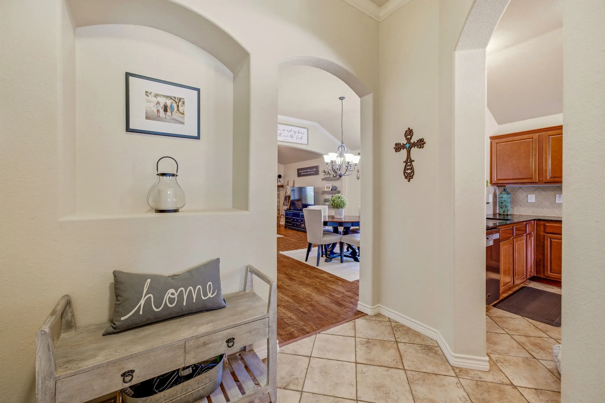 Single Family Residence For Sale in Hood County , 200 Jacinth Lane, Granbury, Texas 76049, 3 Bedroom, 2 Bathroom, 2 Garage spaces, 1,538 Sqft, built in 2008, mls#21349752, Real Estate Agent in Granbury, Homes For Sale in Hood county, Homes For Sale in Granbury, Realtor in Granbury Texas, Real Estate Brokerage Independent Realty Texas, Luminita Cordes Realtor